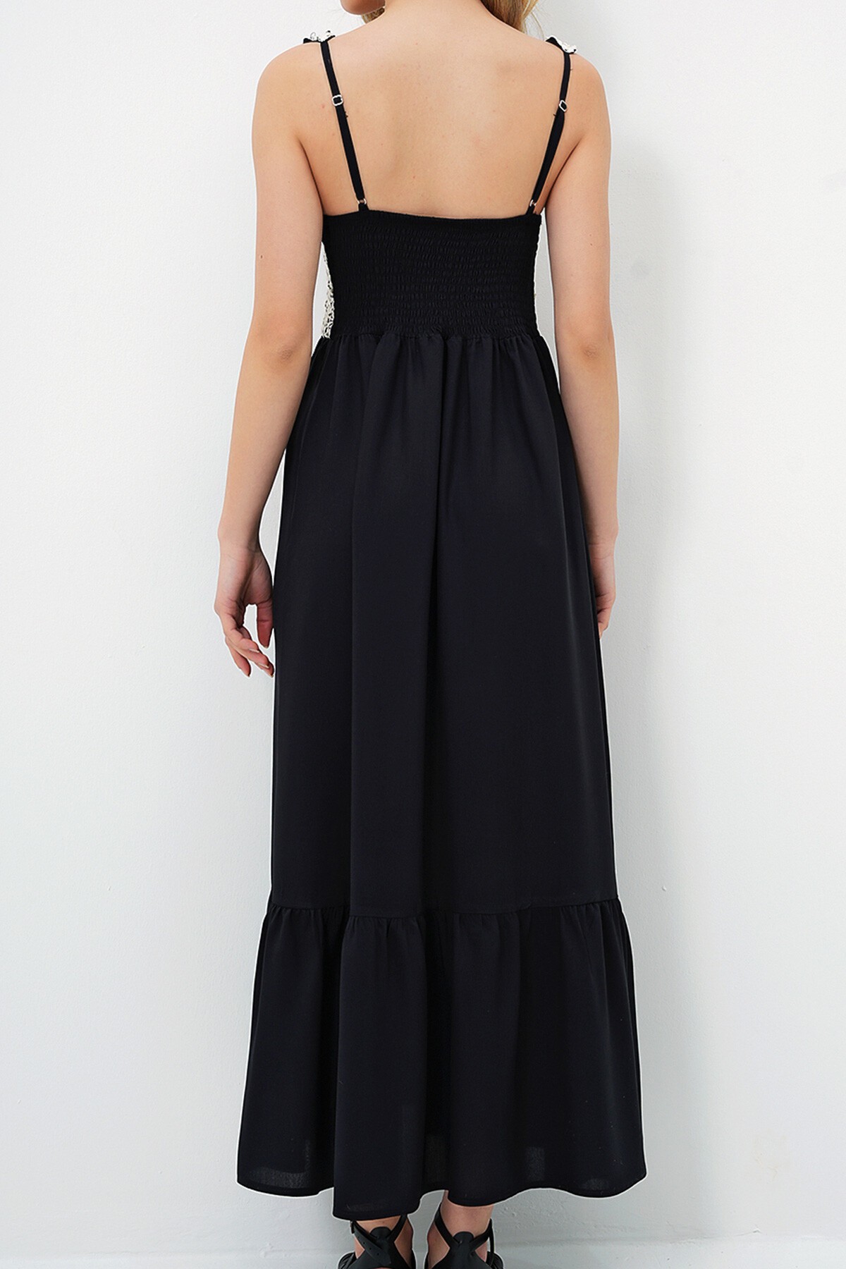 Siyah Ayarlanabilir Askılı Kare Yaka  Güpür Detaylı  Eteği Volanlı Yazlık Elbise