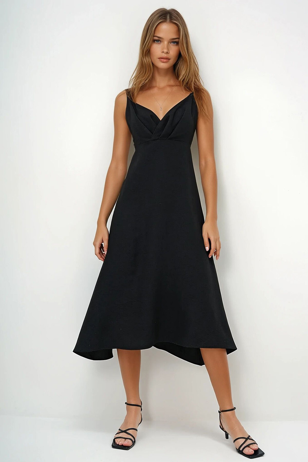 Siyah Ayarlanabilir Askılı Kruvaze Yaka Dokuma Elbise