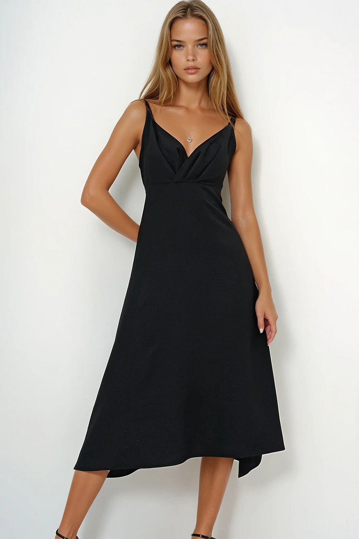 Siyah Ayarlanabilir Askılı Kruvaze Yaka Dokuma Elbise