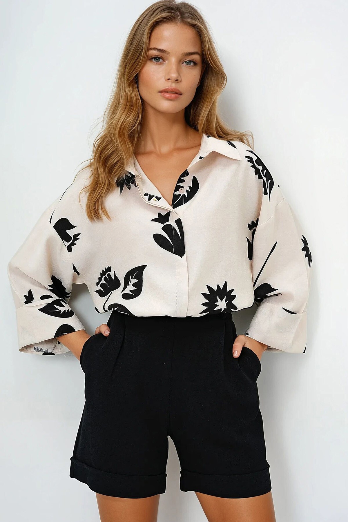 Siyah Bej Double Manşetli Yaprak Desenli Dokuma Gömlek