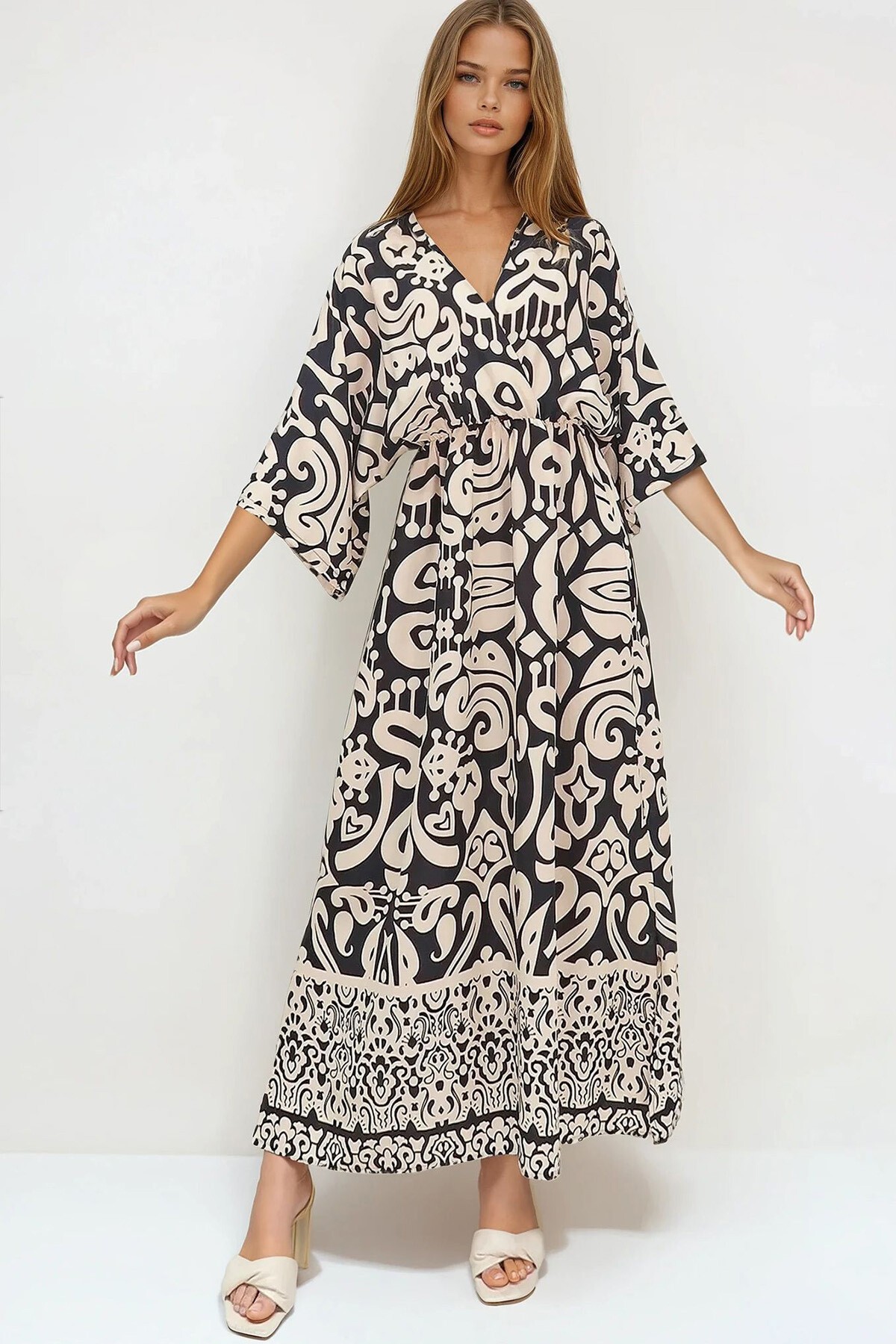 Siyah Bej Kruvaze Yaka Desenli Dokuma Viskon Elbise