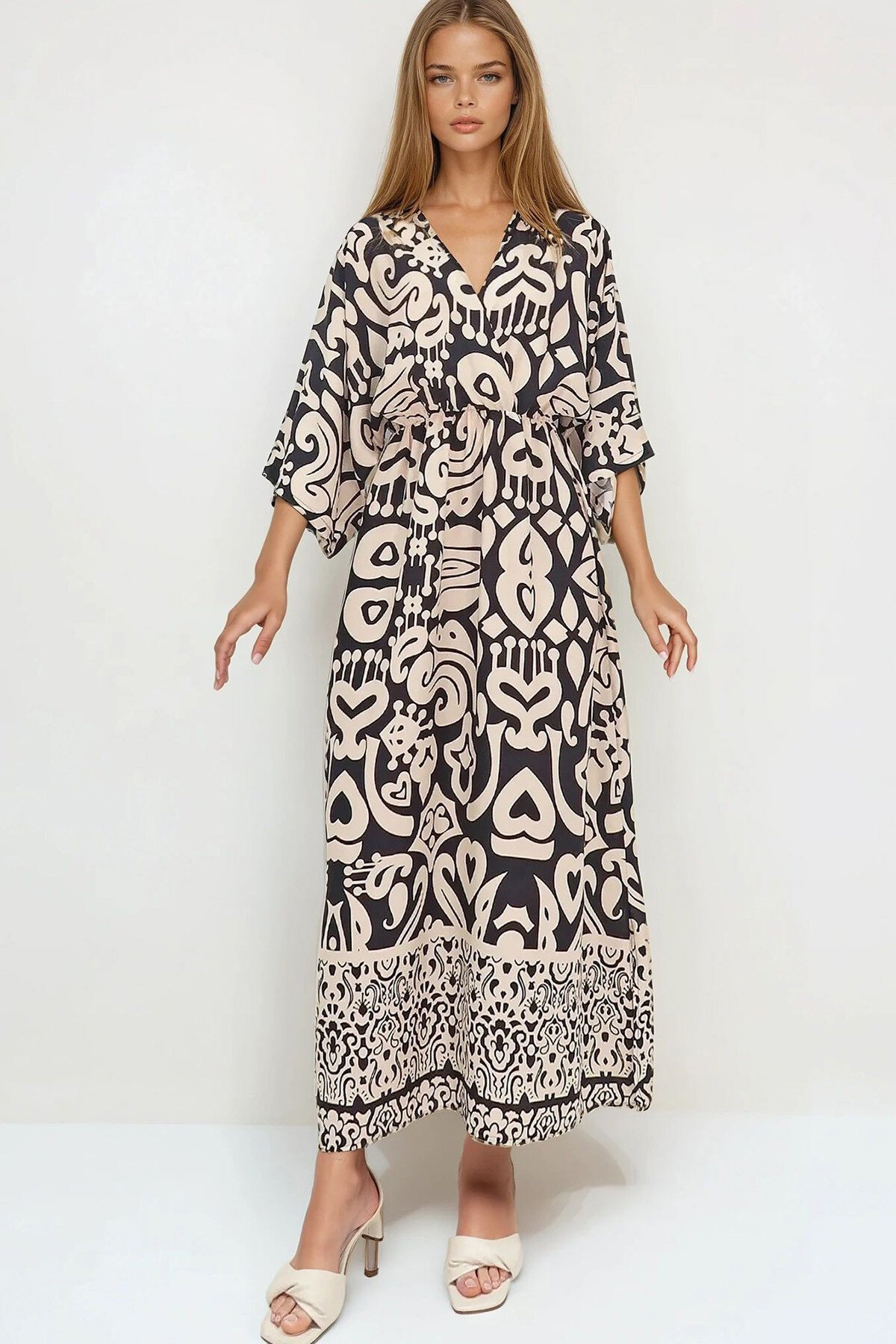 Siyah Bej Kruvaze Yaka Desenli Dokuma Viskon Elbise