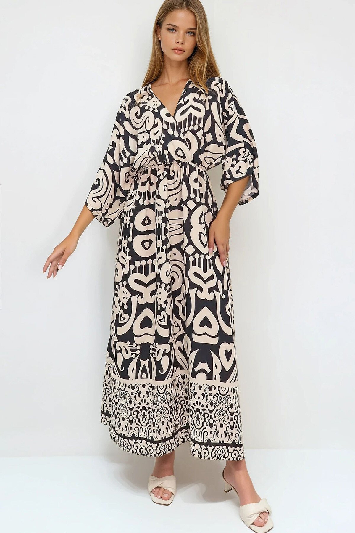 Siyah Bej Kruvaze Yaka Desenli Dokuma Viskon Elbise