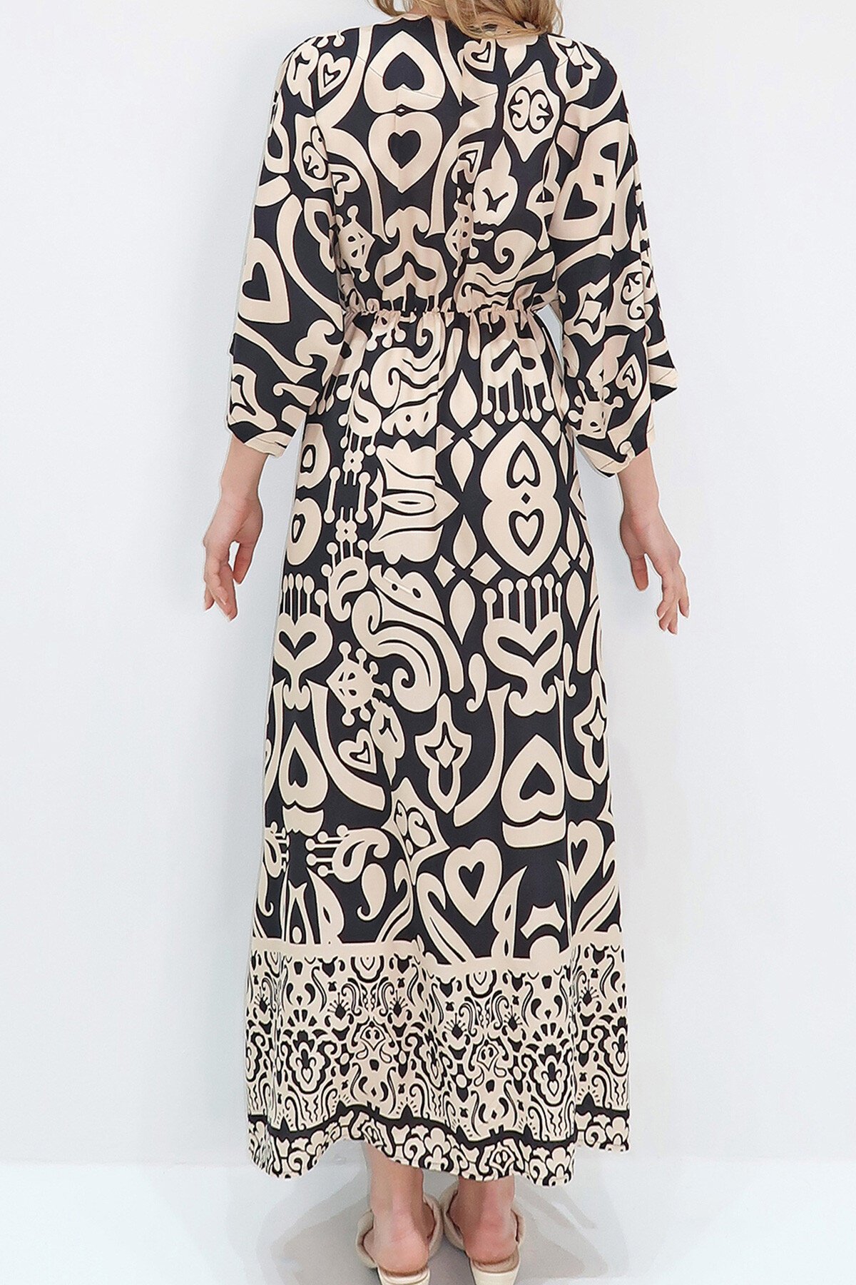 Siyah Bej Kruvaze Yaka Desenli Dokuma Viskon Elbise