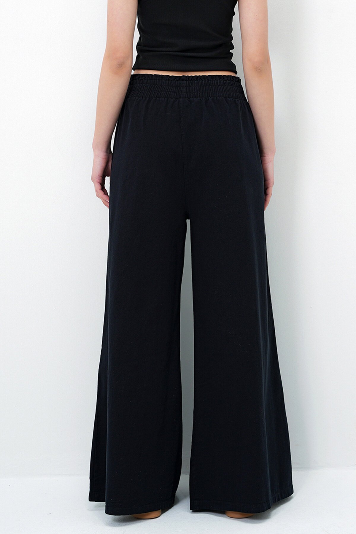 Siyah Beli Gipeli Çift Cepli Bol Paça Gabardin Pantolon