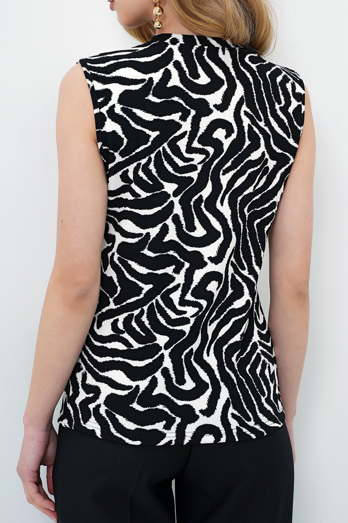 Siyah Beyaz Bisiklet Yaka Gold Düğmeli Ottoban Bluz