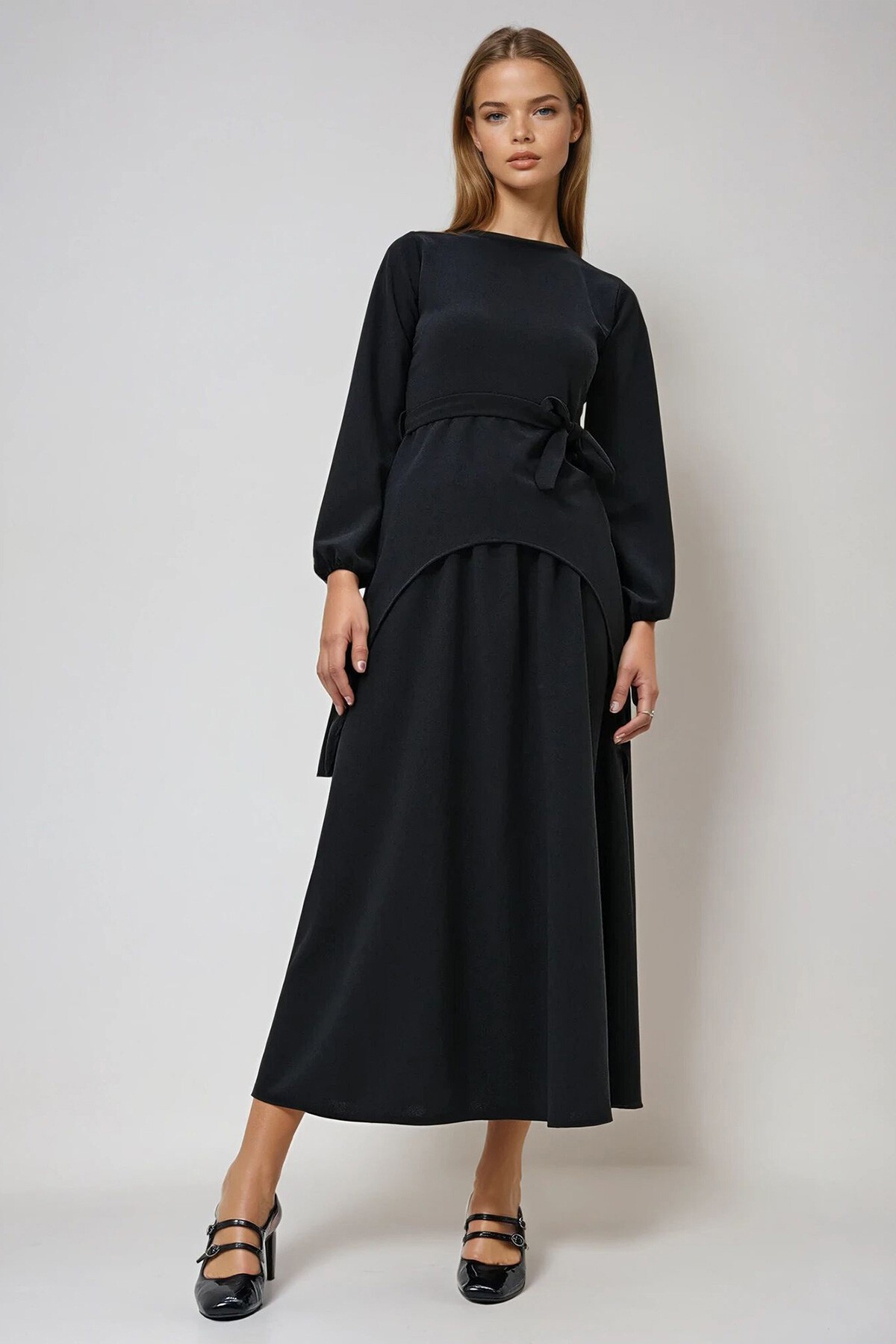 Siyah Bisiklet Yaka Asimetrik Kesim Tunik Ve Etek Takım