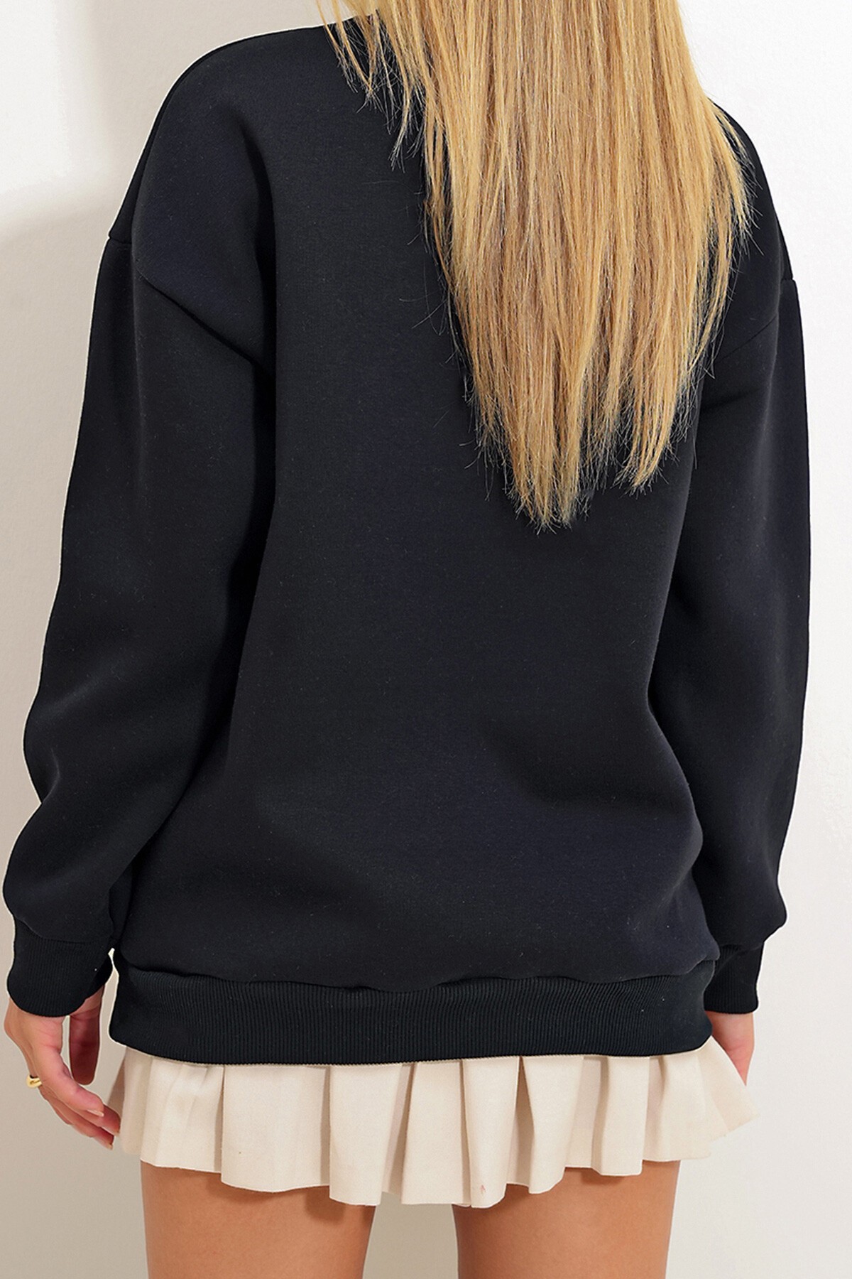 Siyah Bisiklet Yaka Basic Sweatshirt