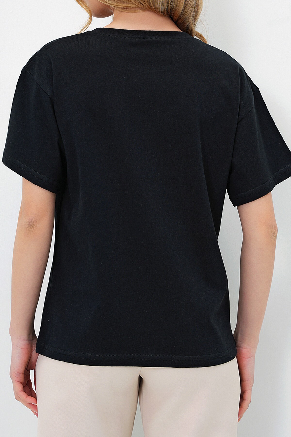 Siyah Bisiklet Yaka Çiçek Motifli Organze Pamuk T Shırt