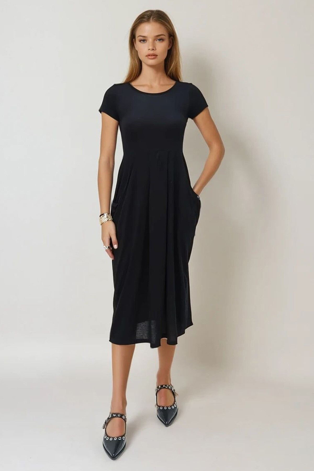 Siyah Bisiklet Yaka Çift Cepli Elbise
