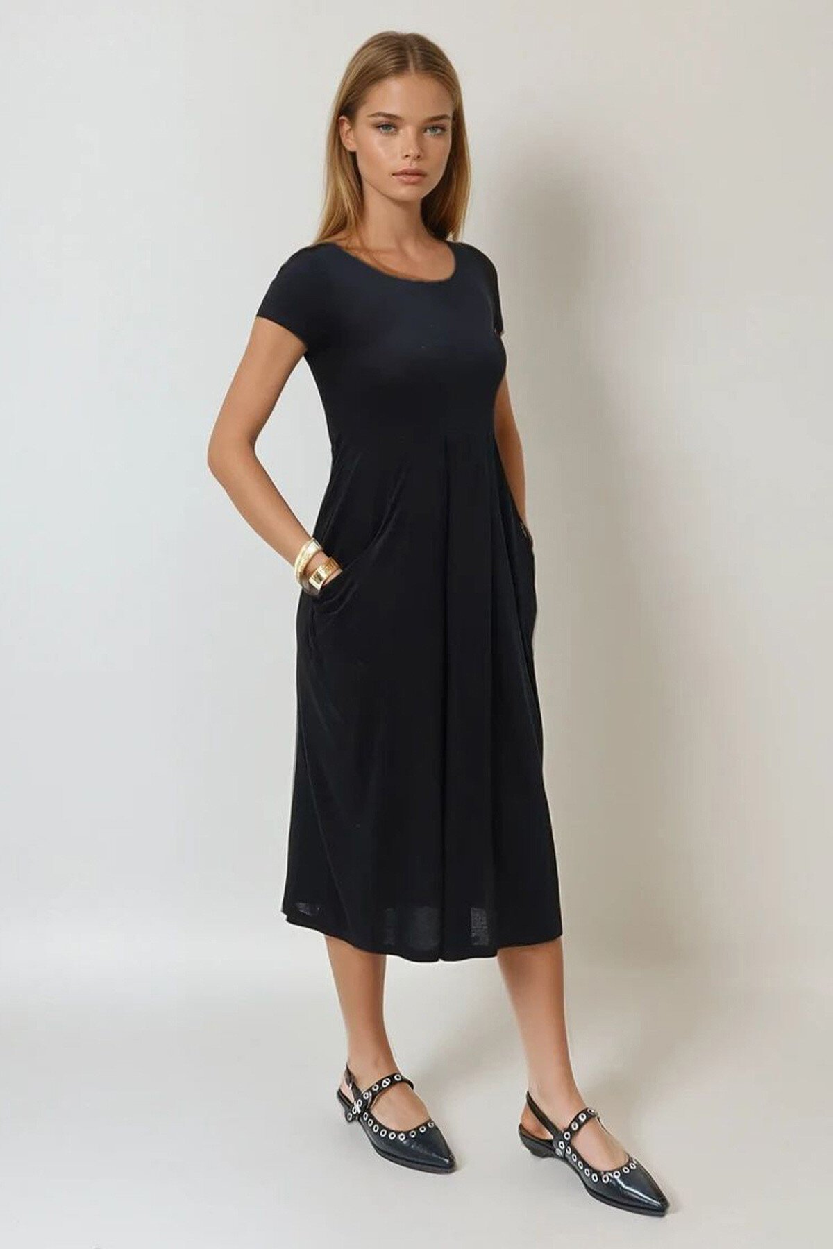 Siyah Bisiklet Yaka Çift Cepli Elbise