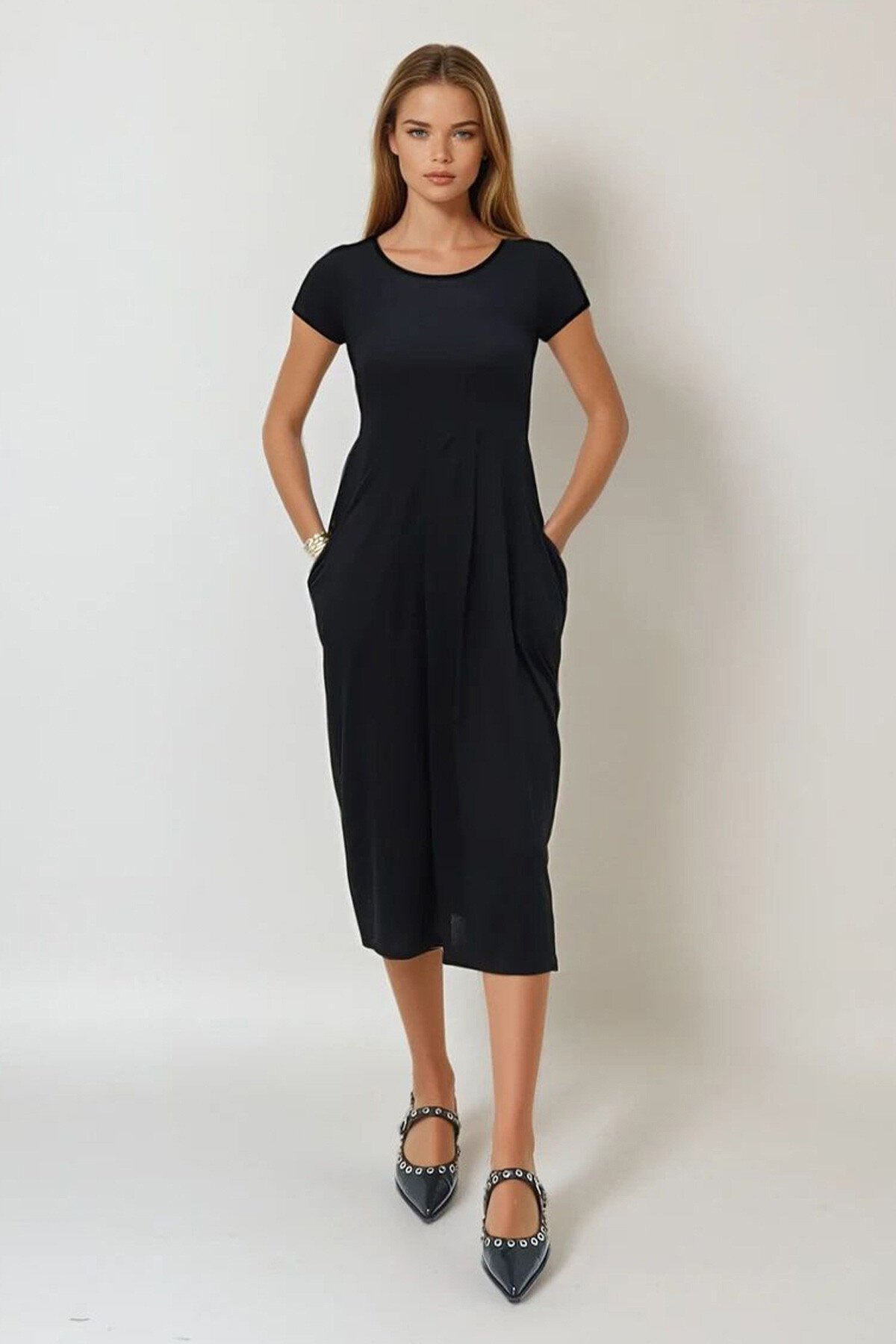 Siyah Bisiklet Yaka Çift Cepli Elbise