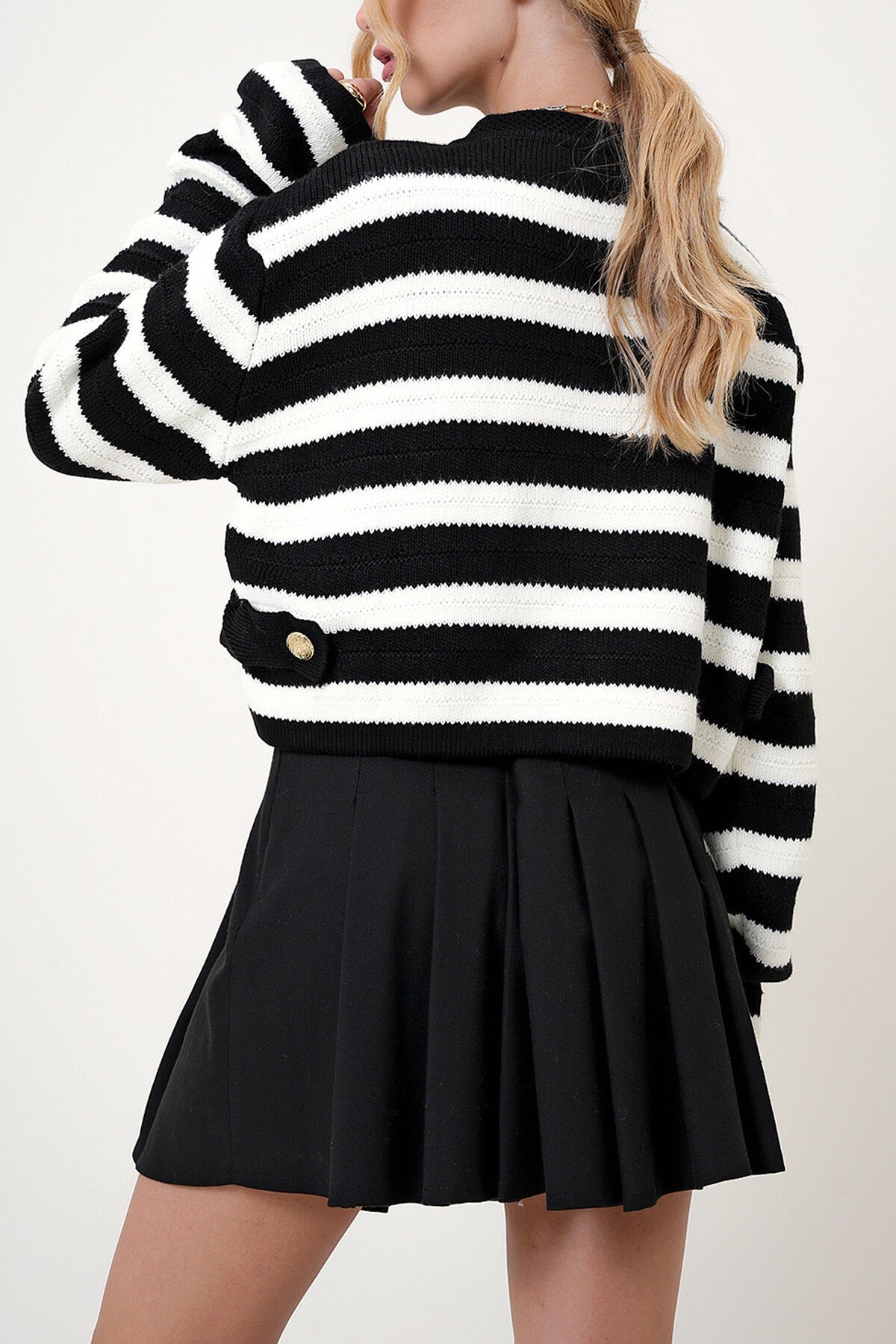 Siyah Bisiklet Yaka Çizgili Gold Düğmeli Örme Triko Hırka