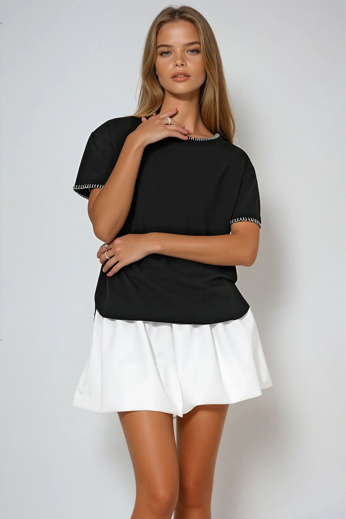 Siyah Bisiklet Yaka Çoban Dikişli Relaxed Fit Bluz