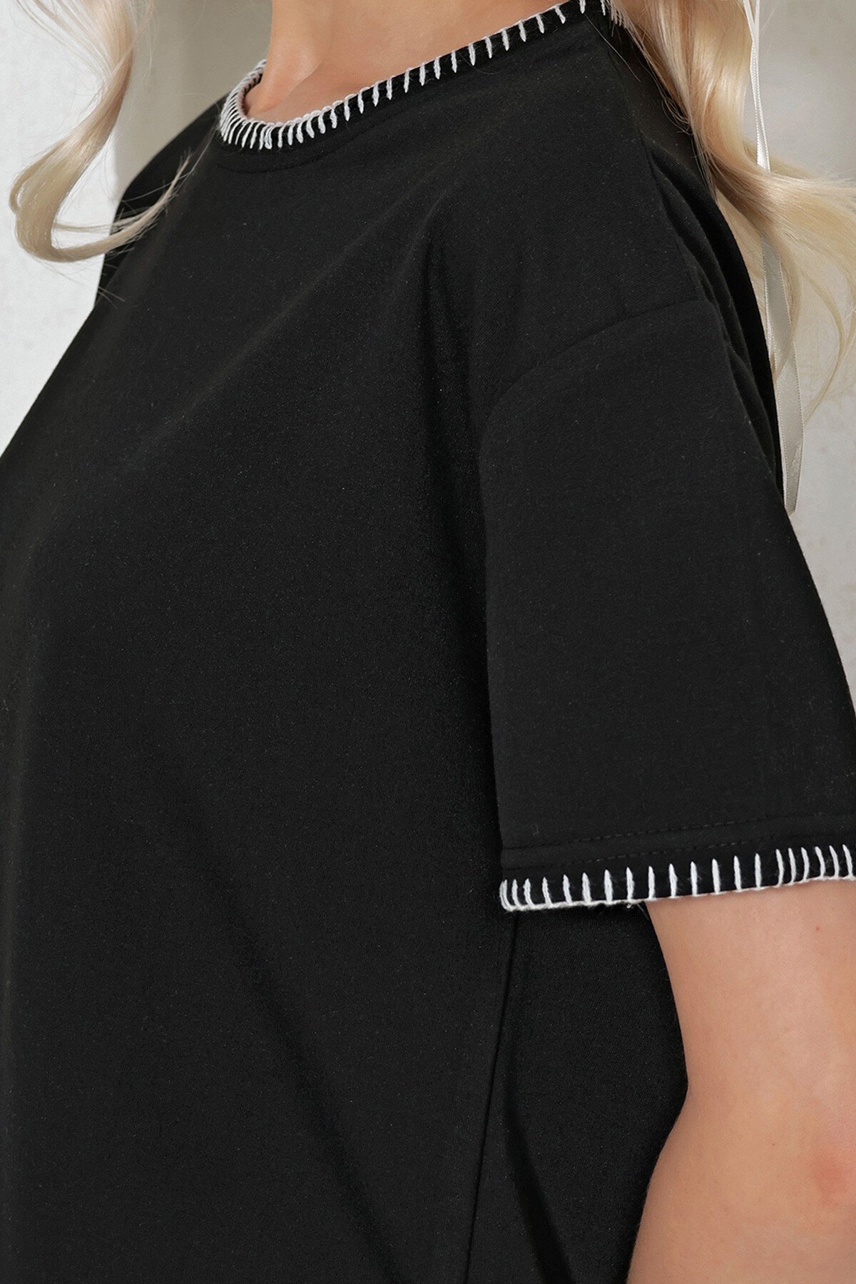 Siyah Bisiklet Yaka Çoban Dikişli Relaxed Fit Bluz