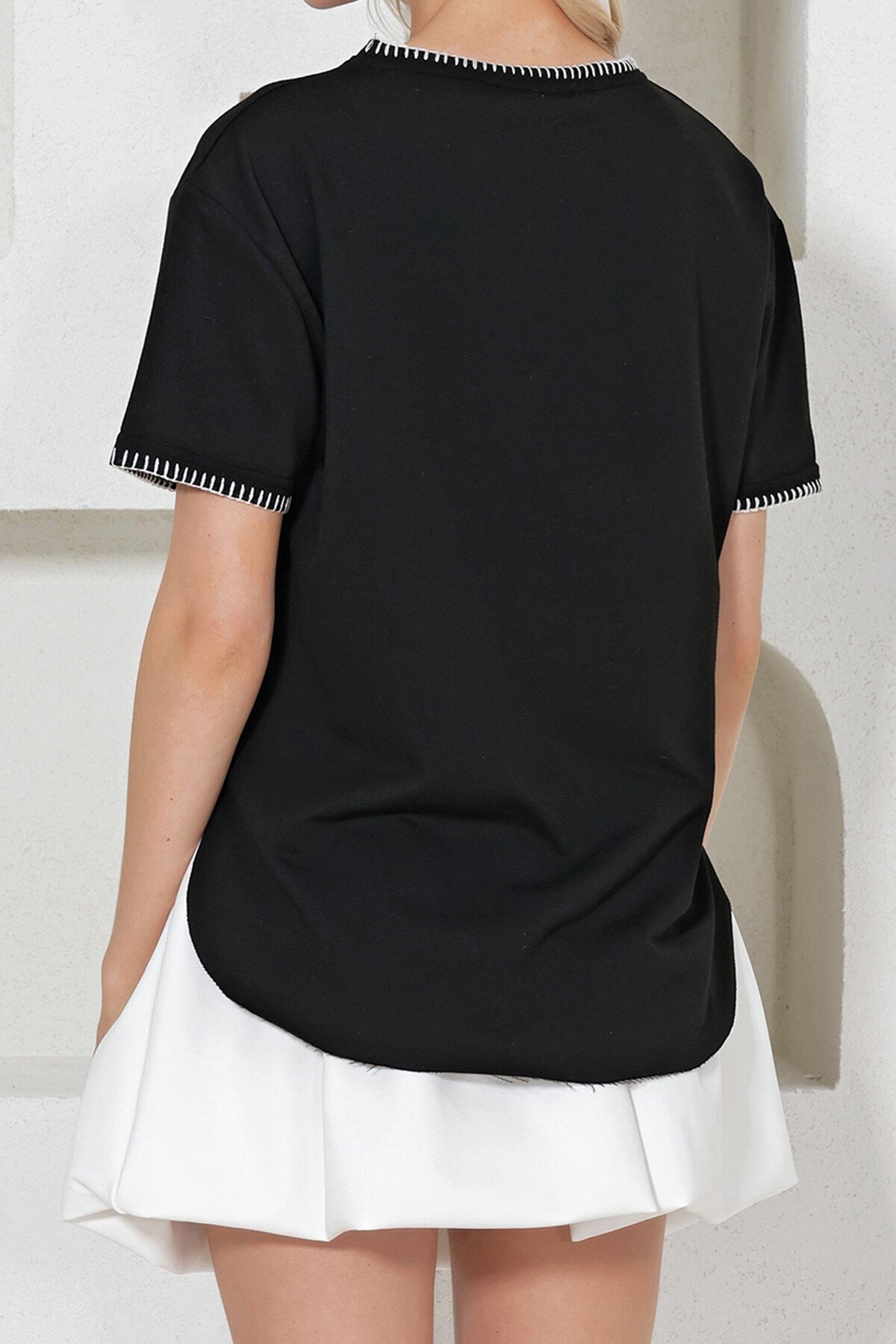 Siyah Bisiklet Yaka Çoban Dikişli Relaxed Fit Bluz