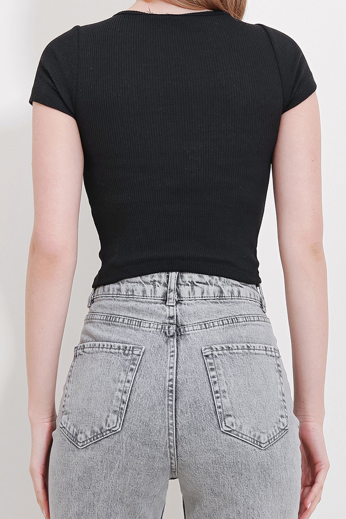 Siyah Bisiklet Yaka Damla Dekolteli Yarım Kol Örme Bluz