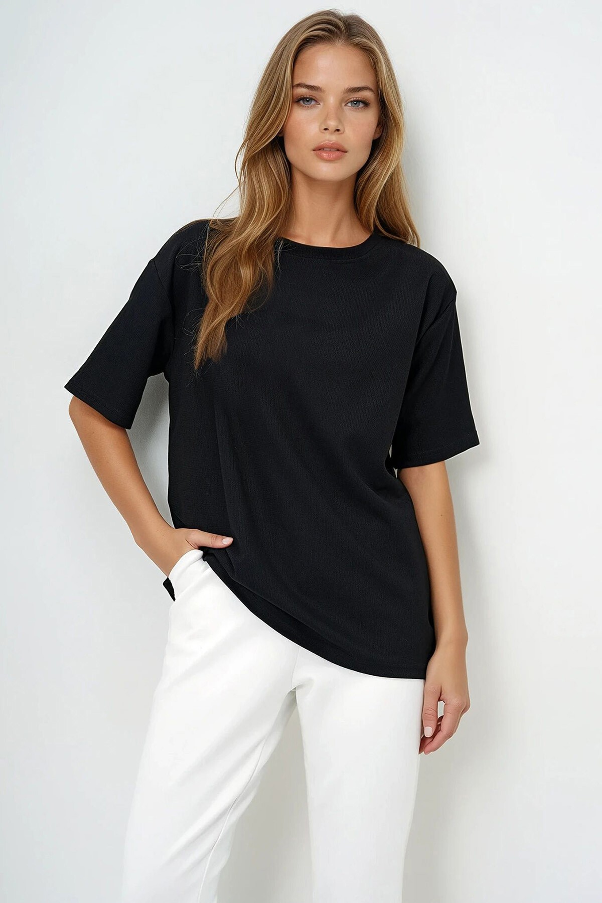 Siyah Bisiklet Yaka Dokulu Basic T Shırt