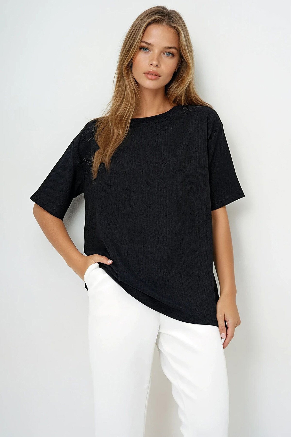 Siyah Bisiklet Yaka Dokulu Basic T Shırt