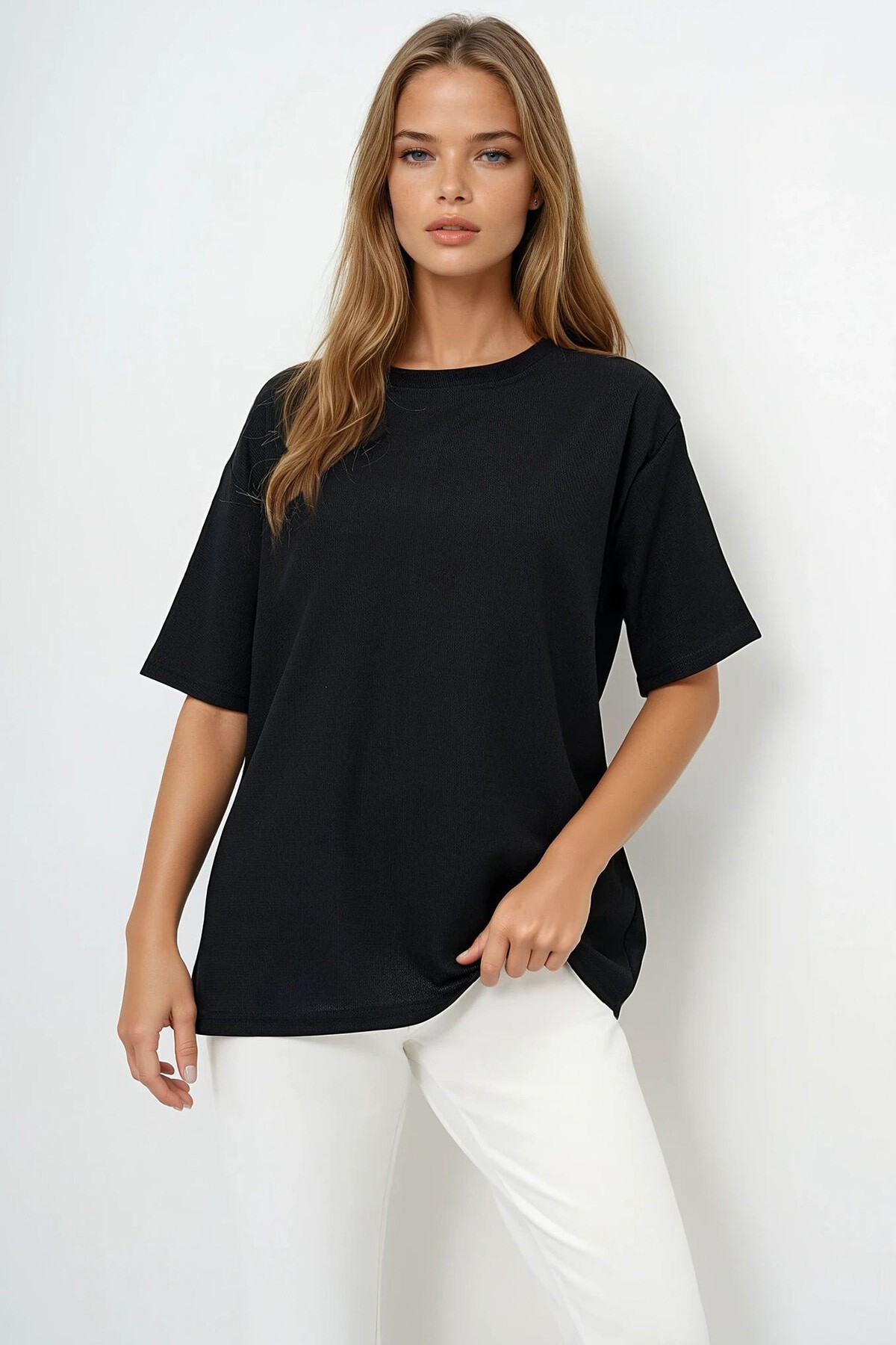 Siyah Bisiklet Yaka Dokulu Basic T Shırt