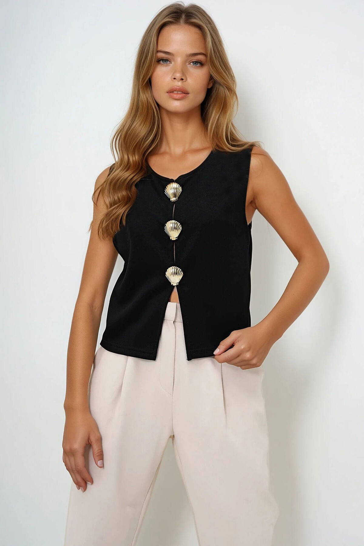 Siyah Bisiklet Yaka Gold Aksesuarlı Modal Kumaş Bluz