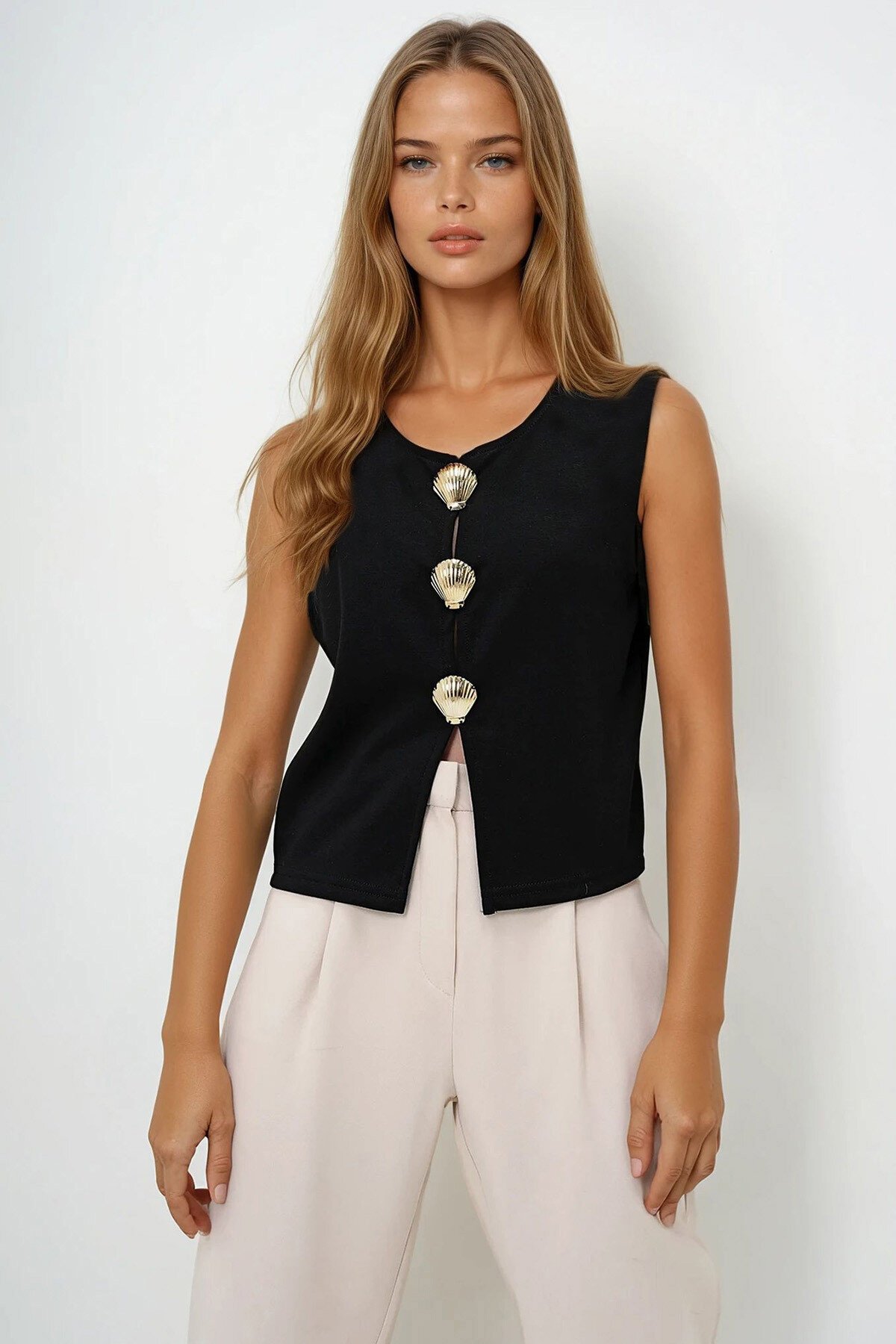 Siyah Bisiklet Yaka Gold Aksesuarlı Modal Kumaş Bluz