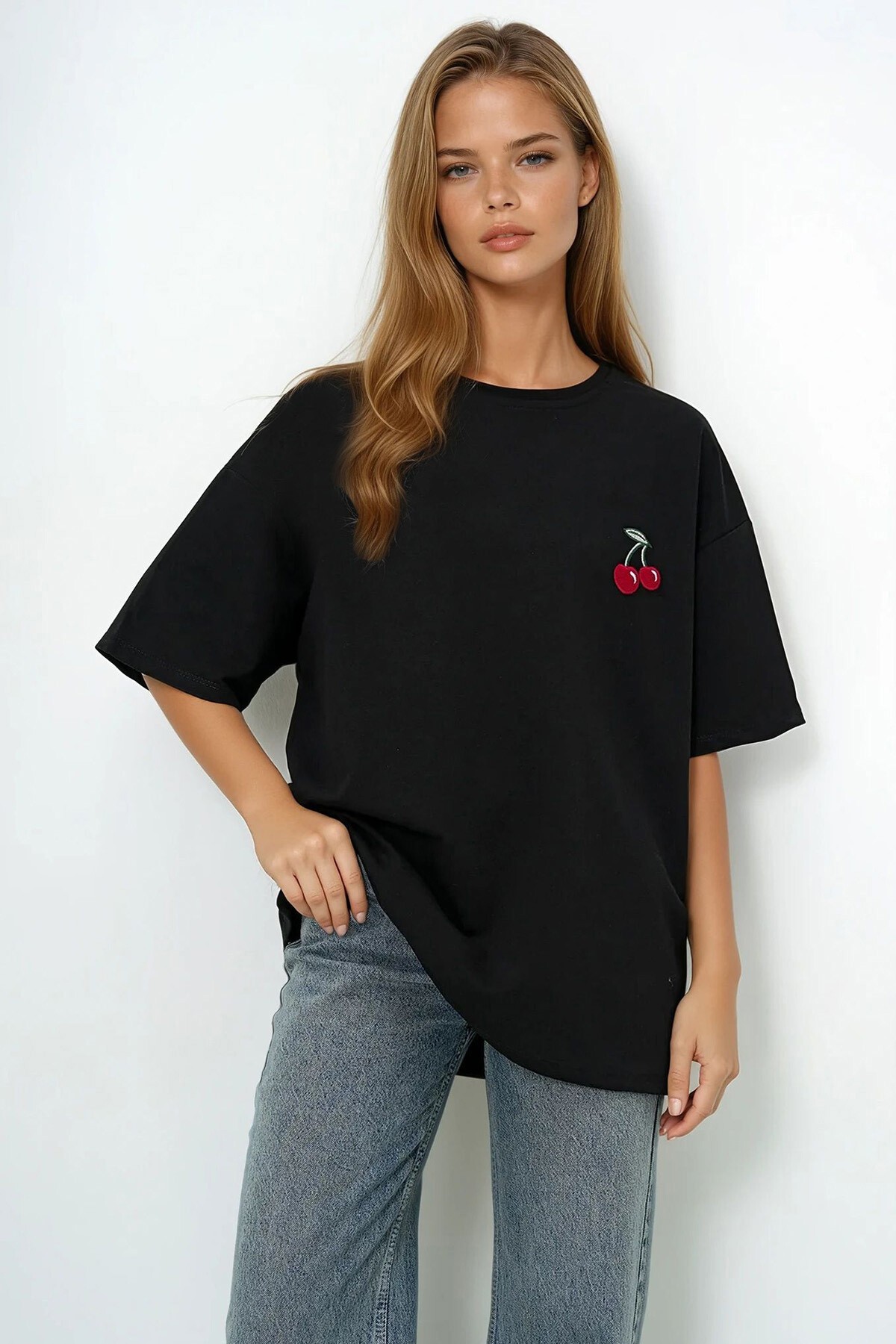 Siyah Bisiklet Yaka Kiraz Nakışlı İki İplik Oversize T Shırt