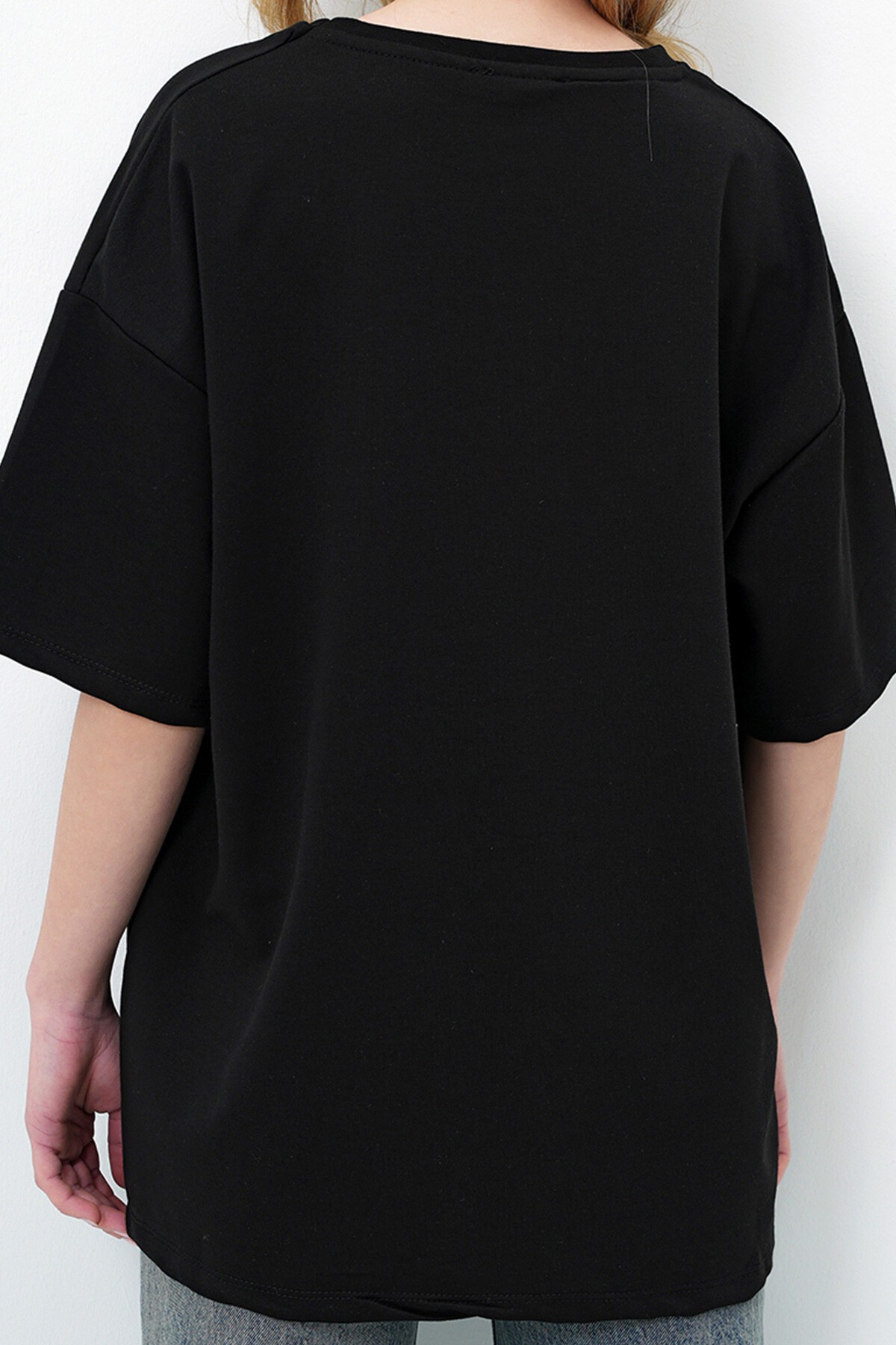 Siyah Bisiklet Yaka Kiraz Nakışlı İki İplik Oversize T Shırt