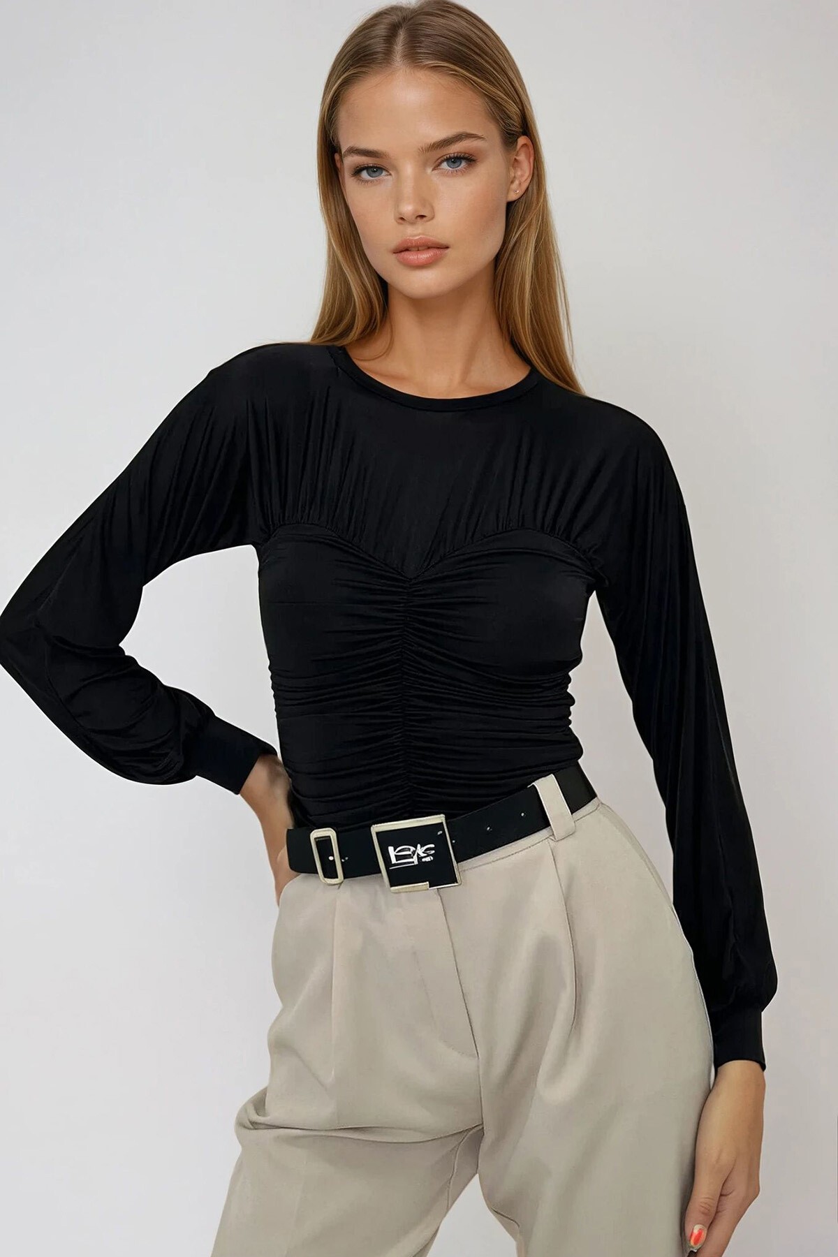 Siyah Bisiklet Yaka Önü Drapeli Sandy Bluz
