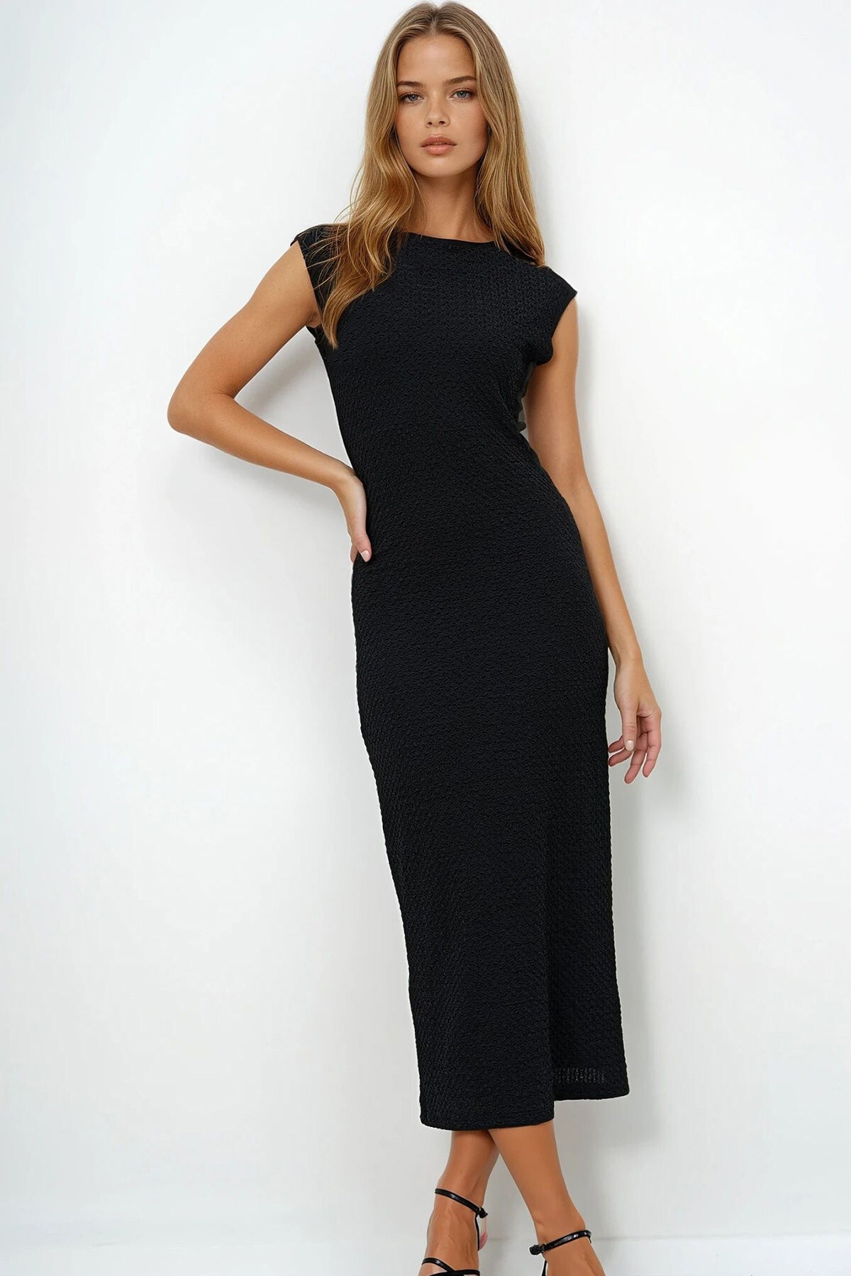 Siyah Bisiklet Yaka Pis Dikiş Detaylı Bürümcük Dokuma Elbise