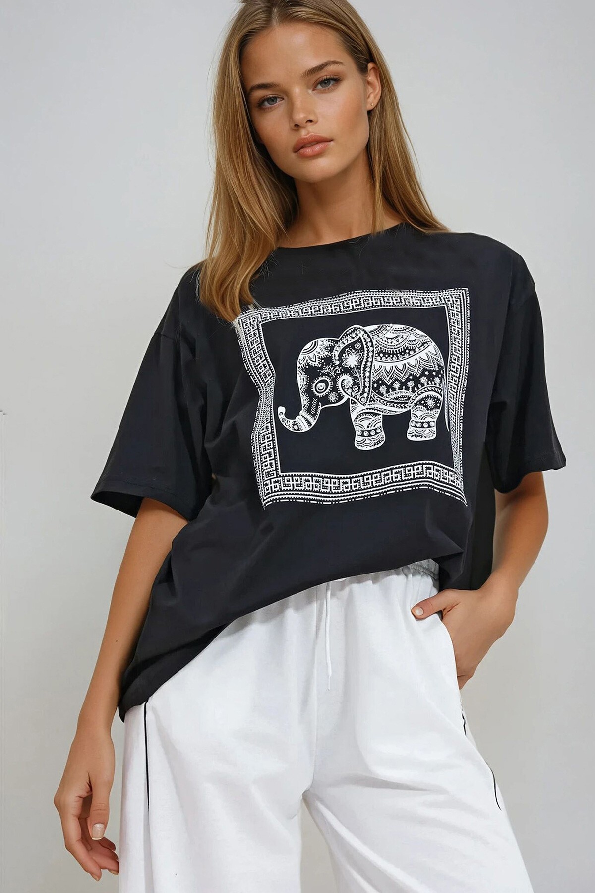Siyah Bisiklet Yaka Taşlı Fil Baskılı Oversize T Shirt