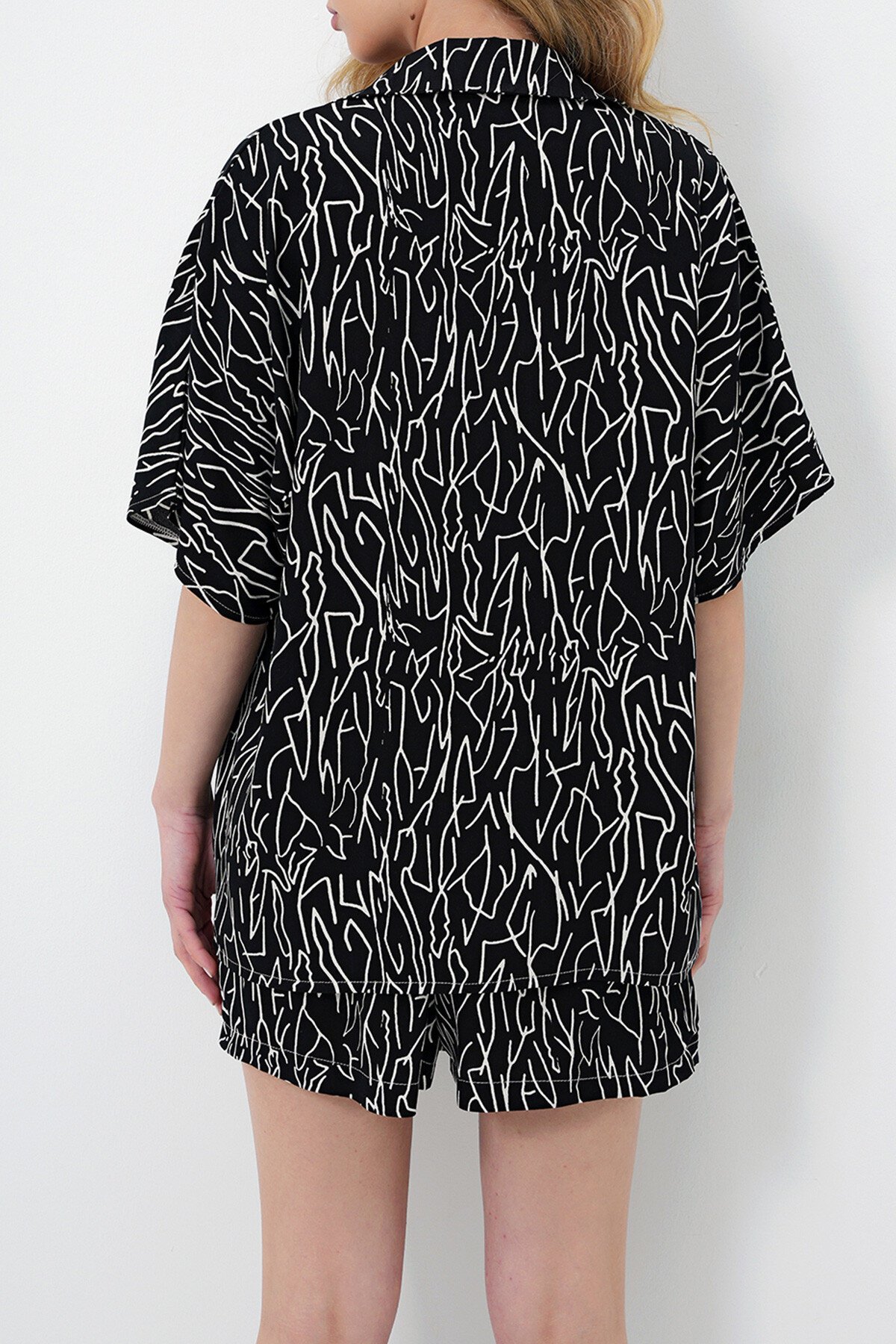 Siyah Ceket Yaka Oversize Poplin Gömlek Ve Bağlamalı Şort Etek Takım