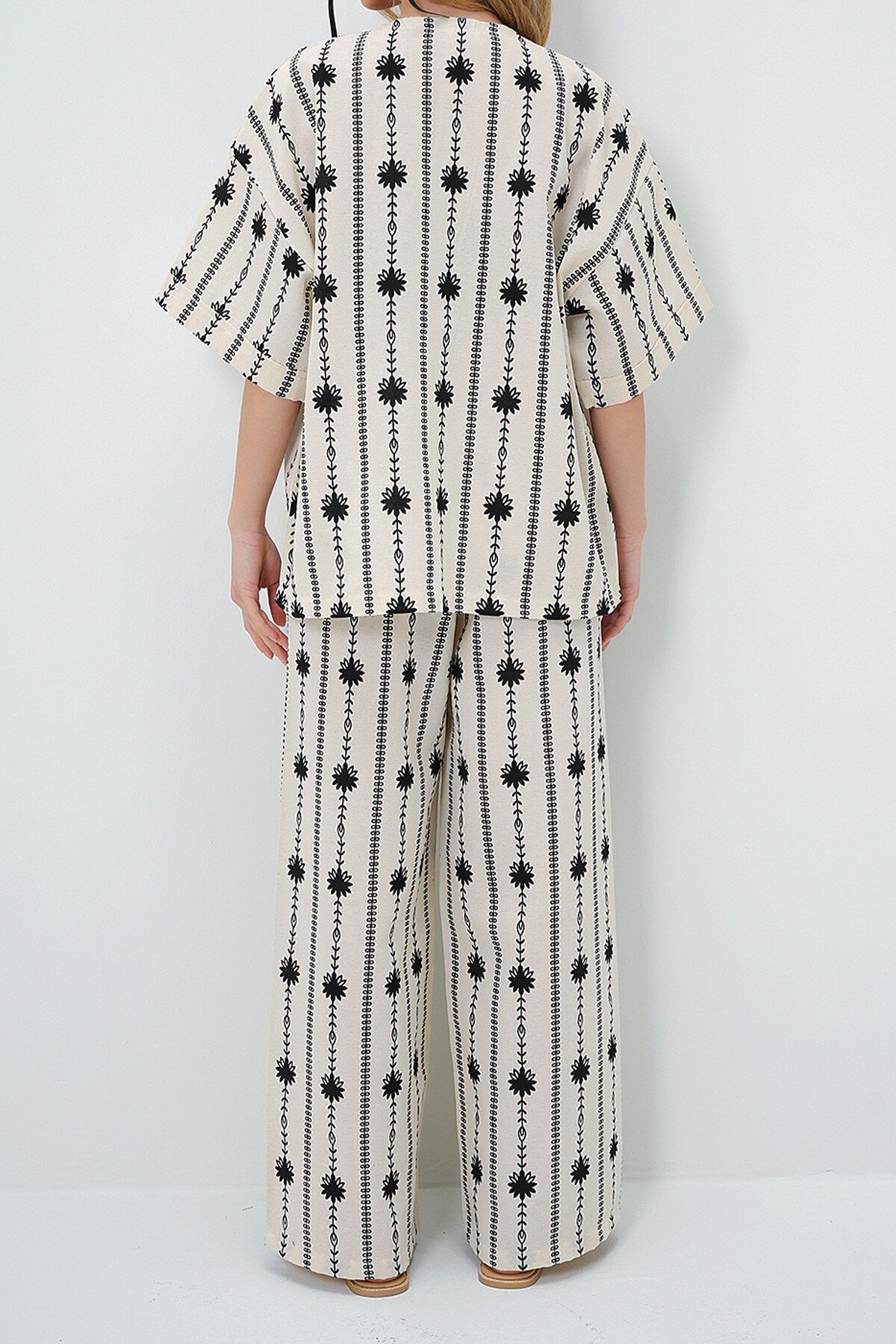 Siyah Çiçek Desenli Duble Kol Kimono Ve Palazzo Pantolon Keten Takım