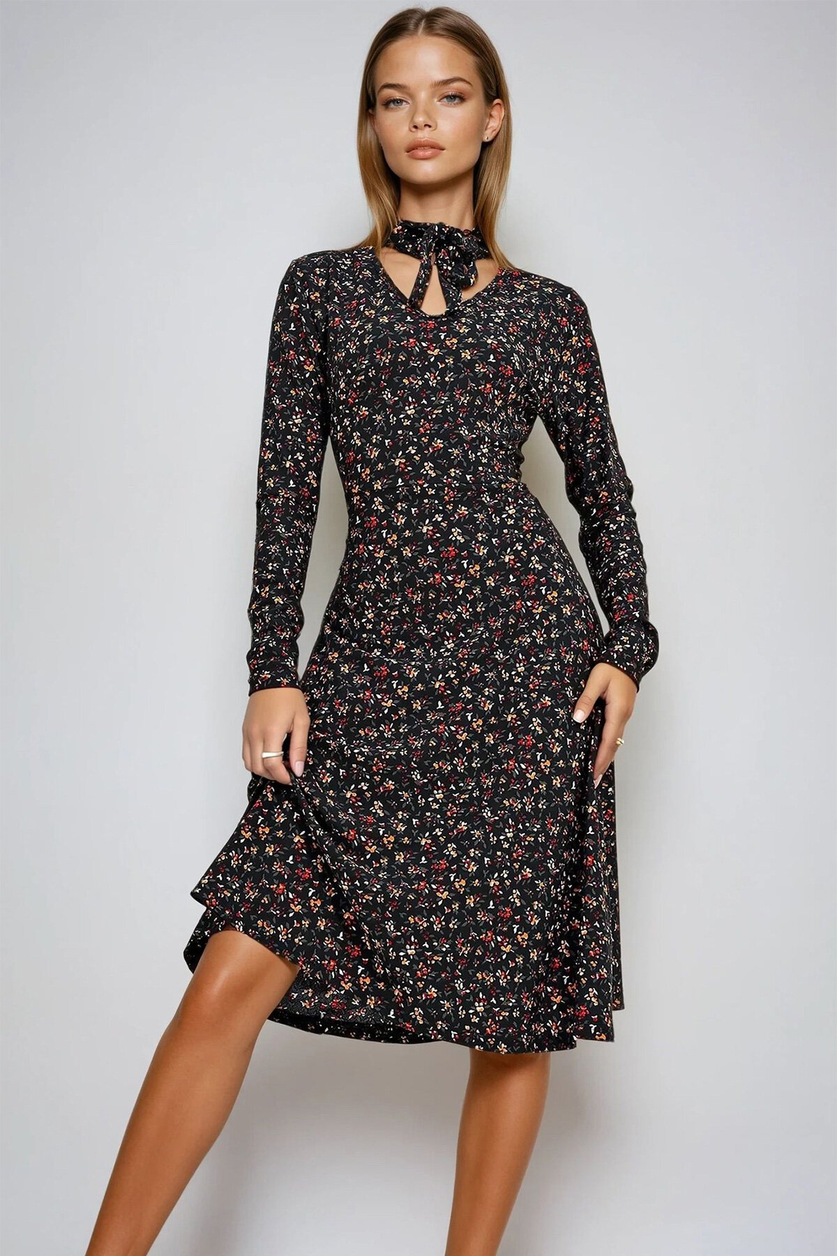 Siyah Çiçek Desenli Midi Boy Elbise