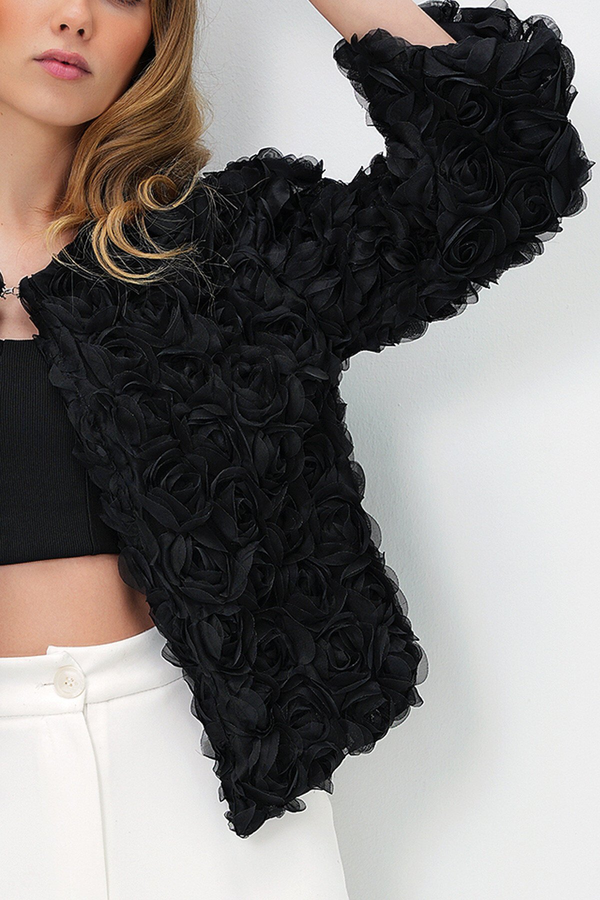 Siyah Çiçek Motifli Astarlı Crop Ceket