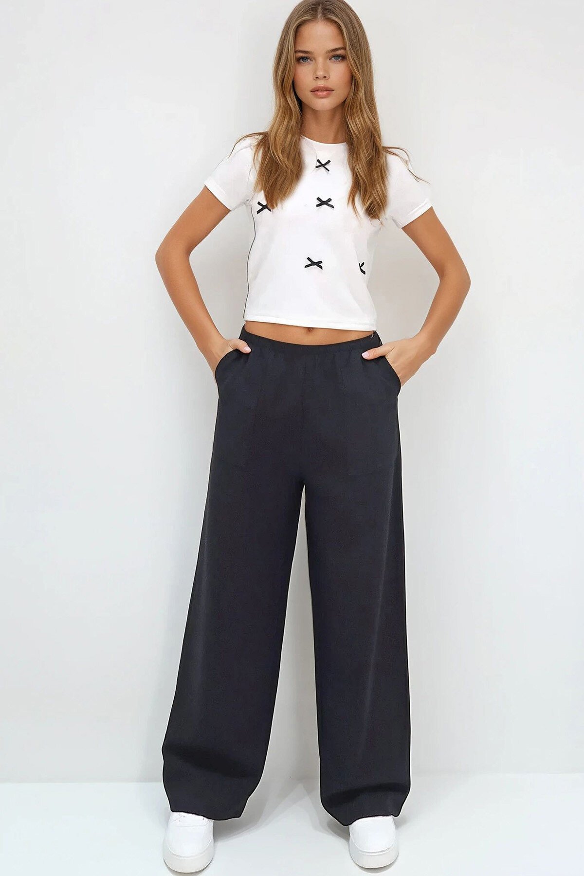 Siyah Çift Cepli Beli Lastikli Keten Geniş Paça Pantolon