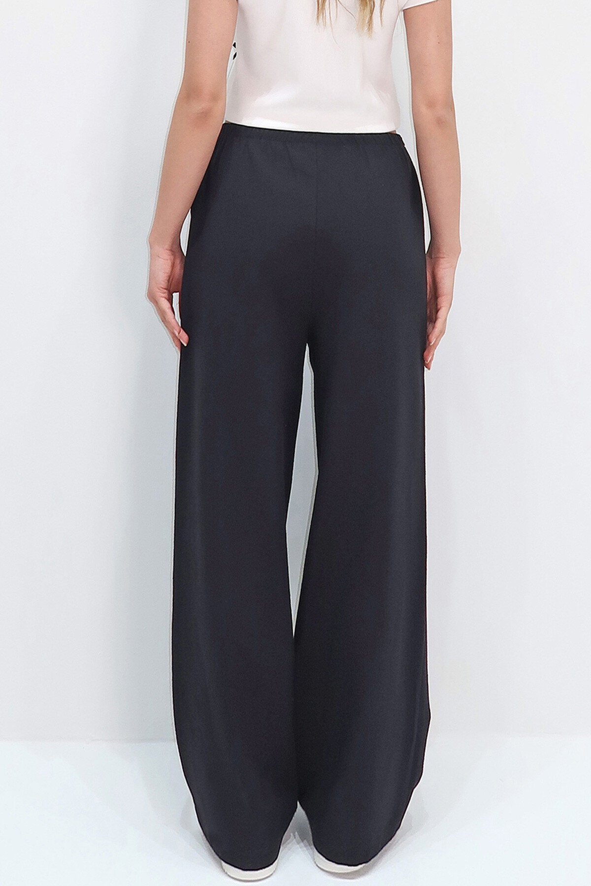 Siyah Çift Cepli Beli Lastikli Keten Geniş Paça Pantolon