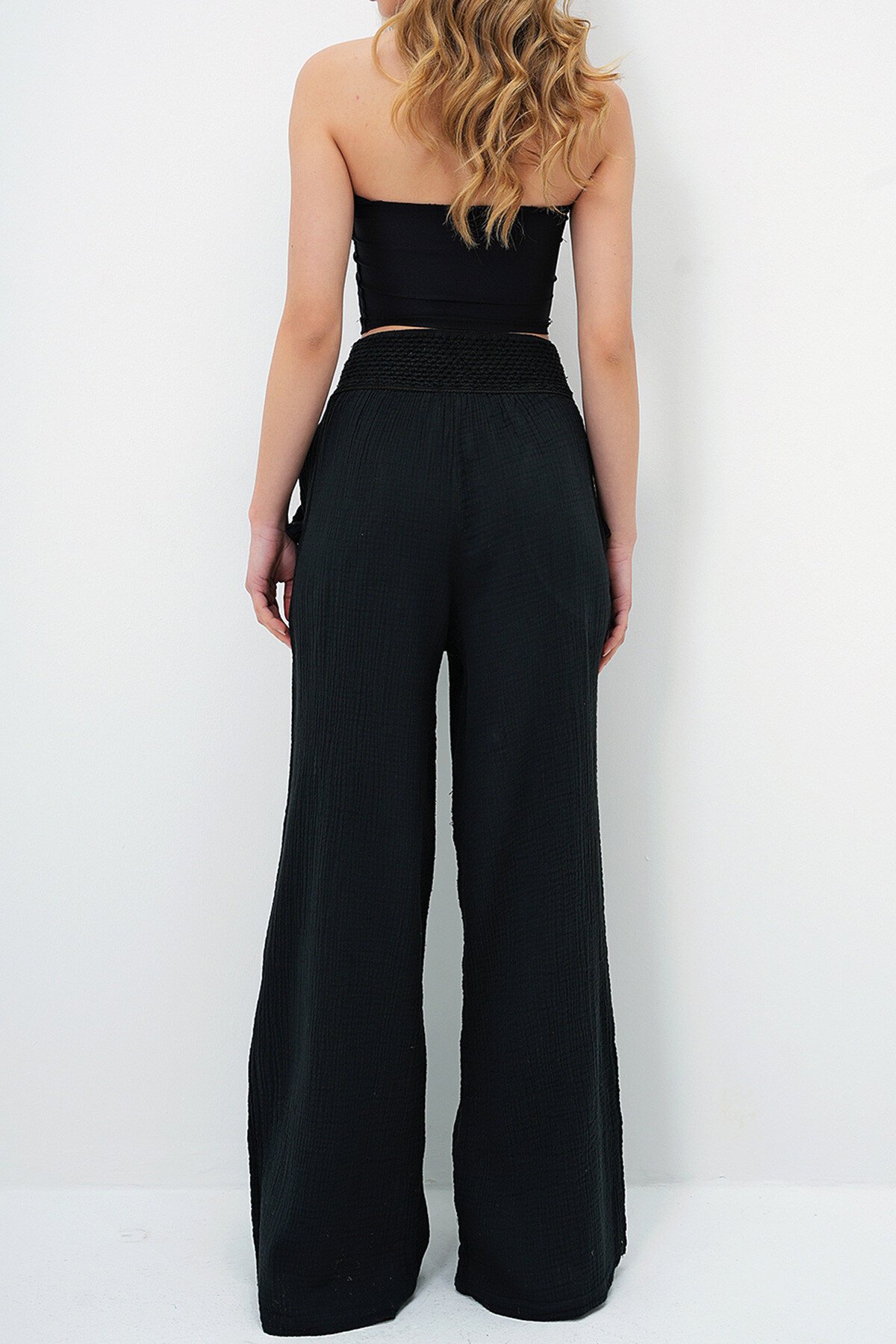 Siyah Çift Cepli Beli Örgü Detaylı Müslin Kumaş Pantolon