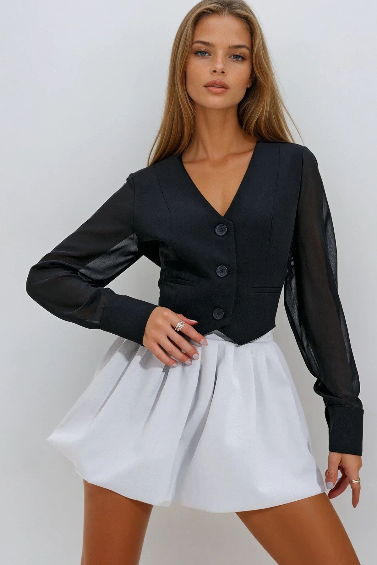 Siyah Çift Cepli Kolları Dantelli Bluz