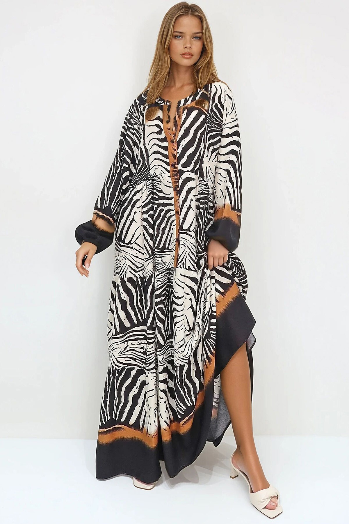 Siyah Desenli Hakim Yaka Şal Desenli Maxi Boy Elbise