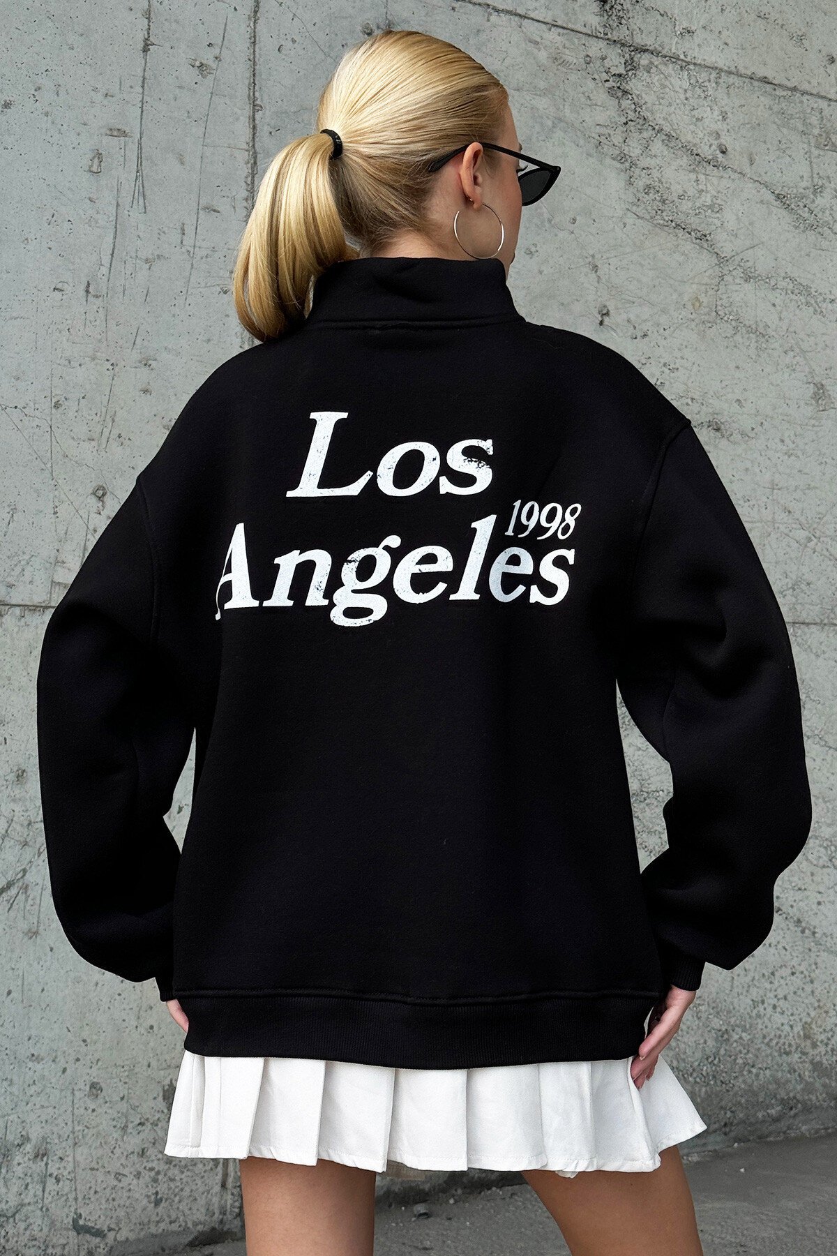 Siyah Dik Yaka Yarım Fermuarlı Yıldız Baskılı Sweatshirt