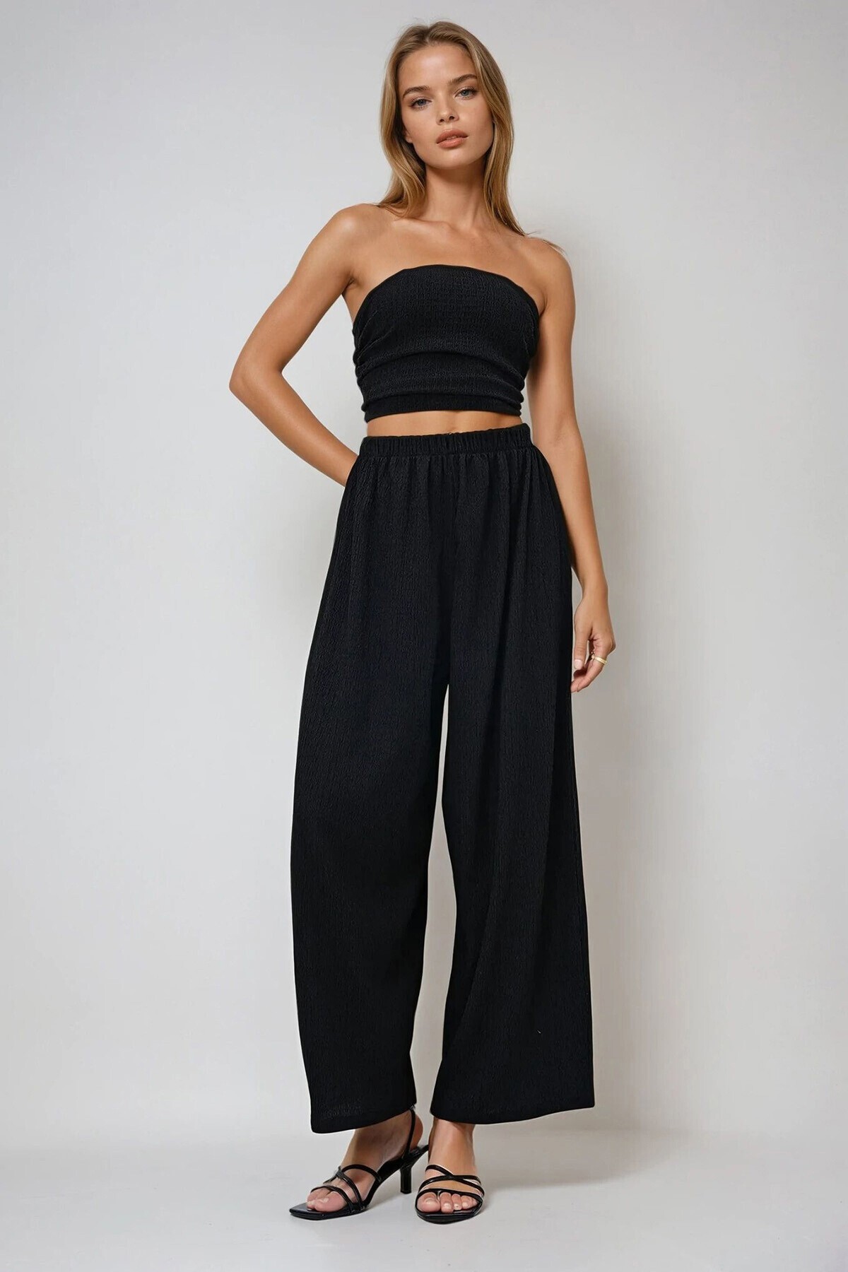 Siyah Dokulu Yanları Drapeli Straplez Crop Bluz Ve Pantolon Takım