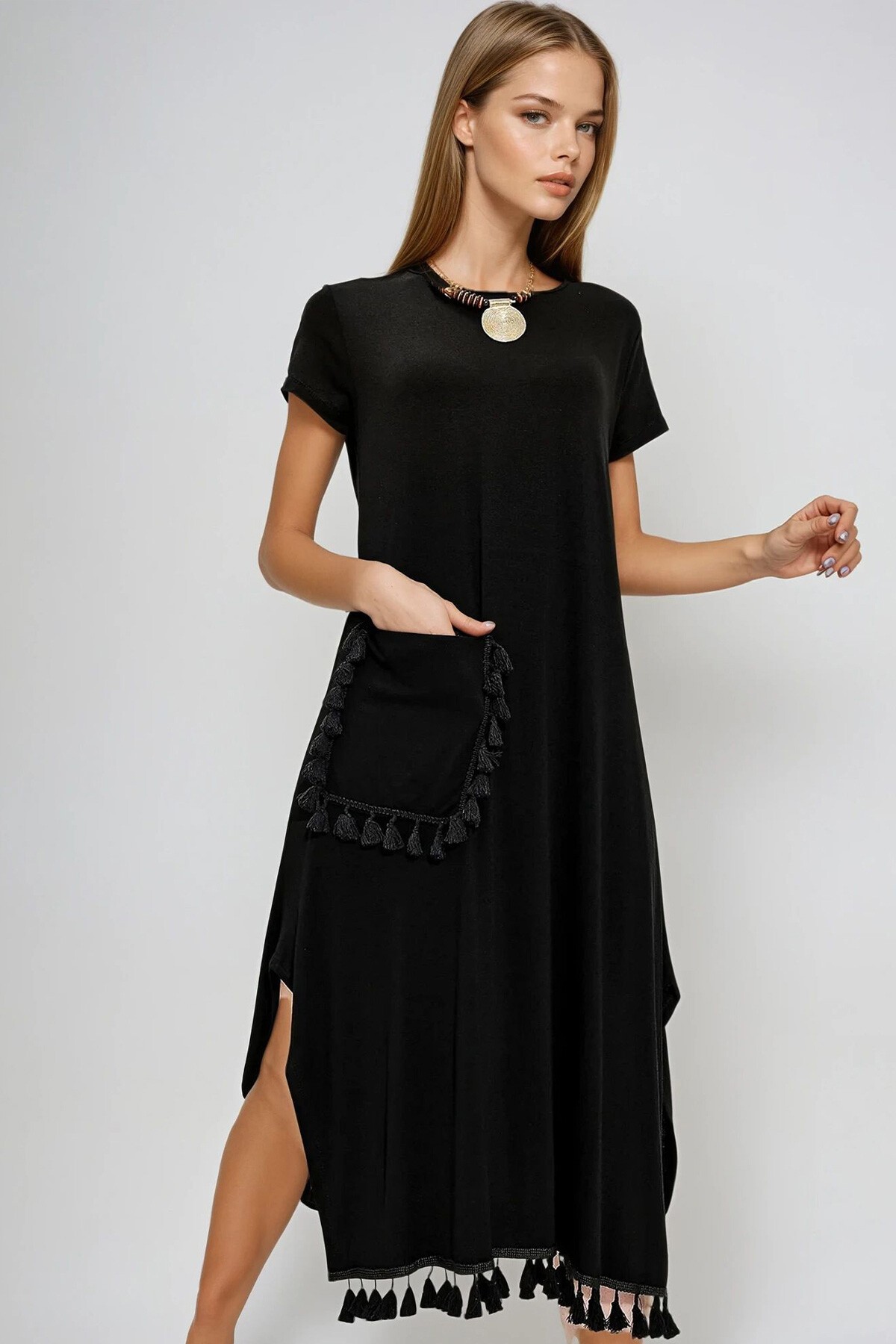 Siyah Eteği Püskül Detaylı Salaş Elbise