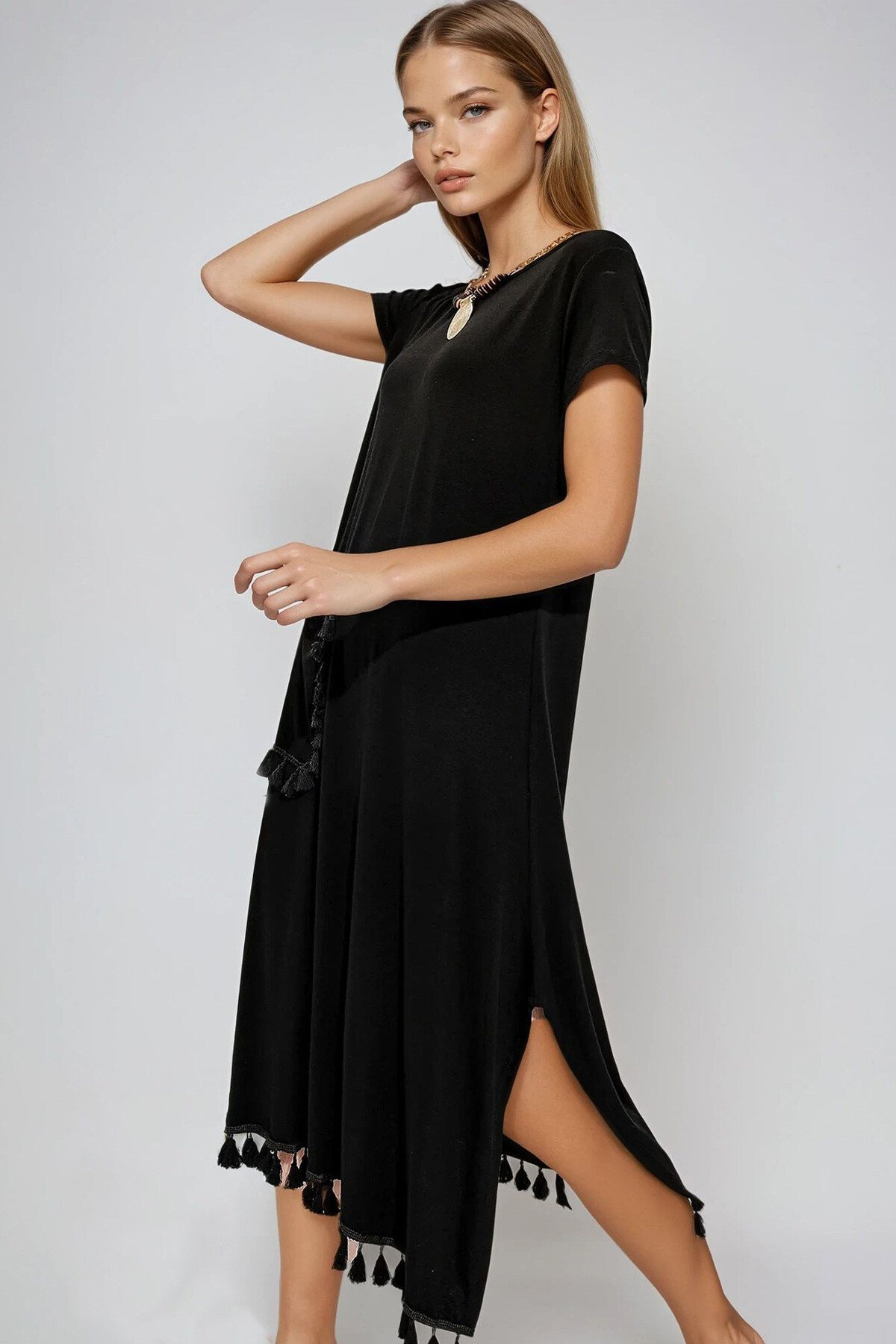 Siyah Eteği Püskül Detaylı Salaş Elbise
