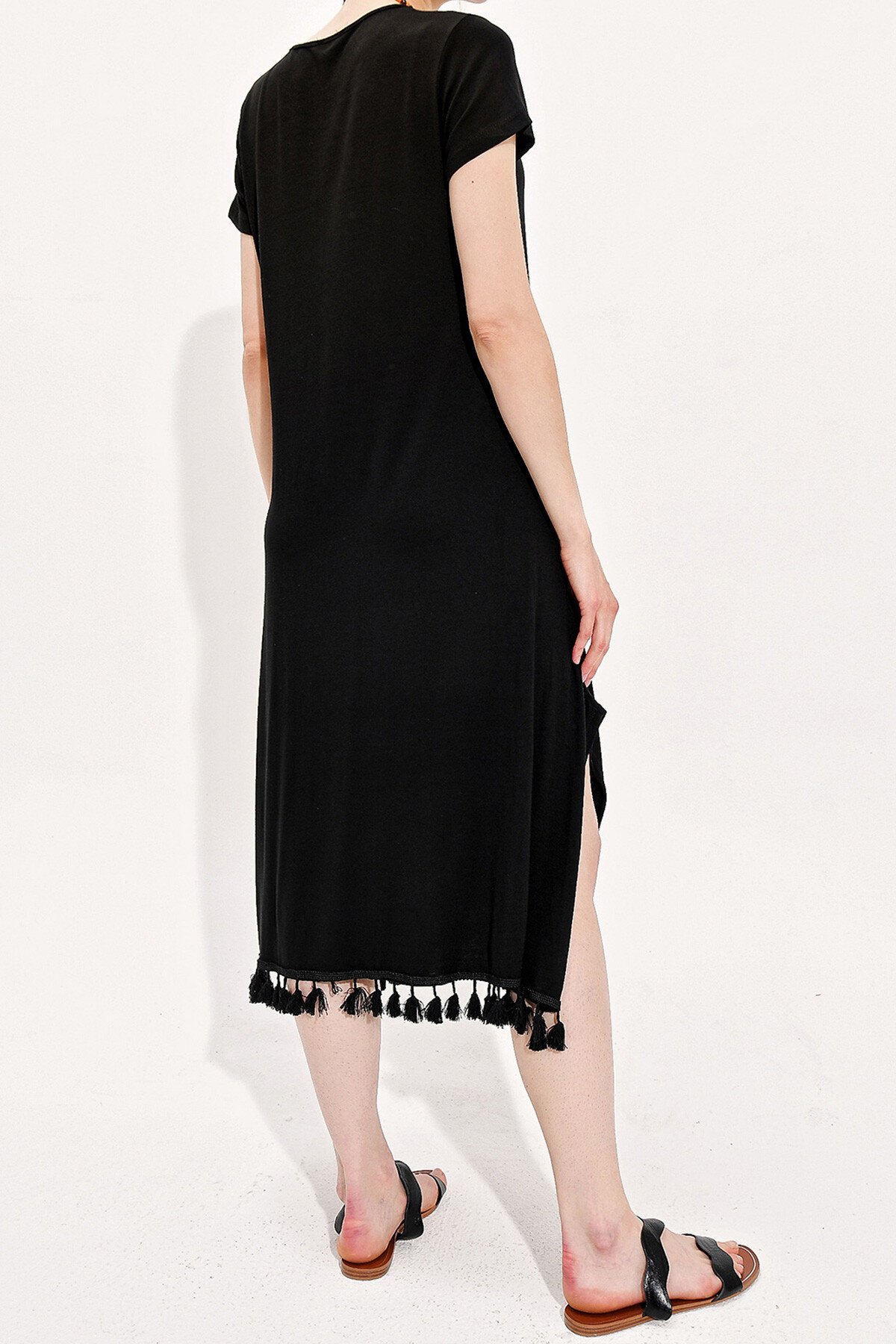 Siyah Eteği Püskül Detaylı Salaş Elbise