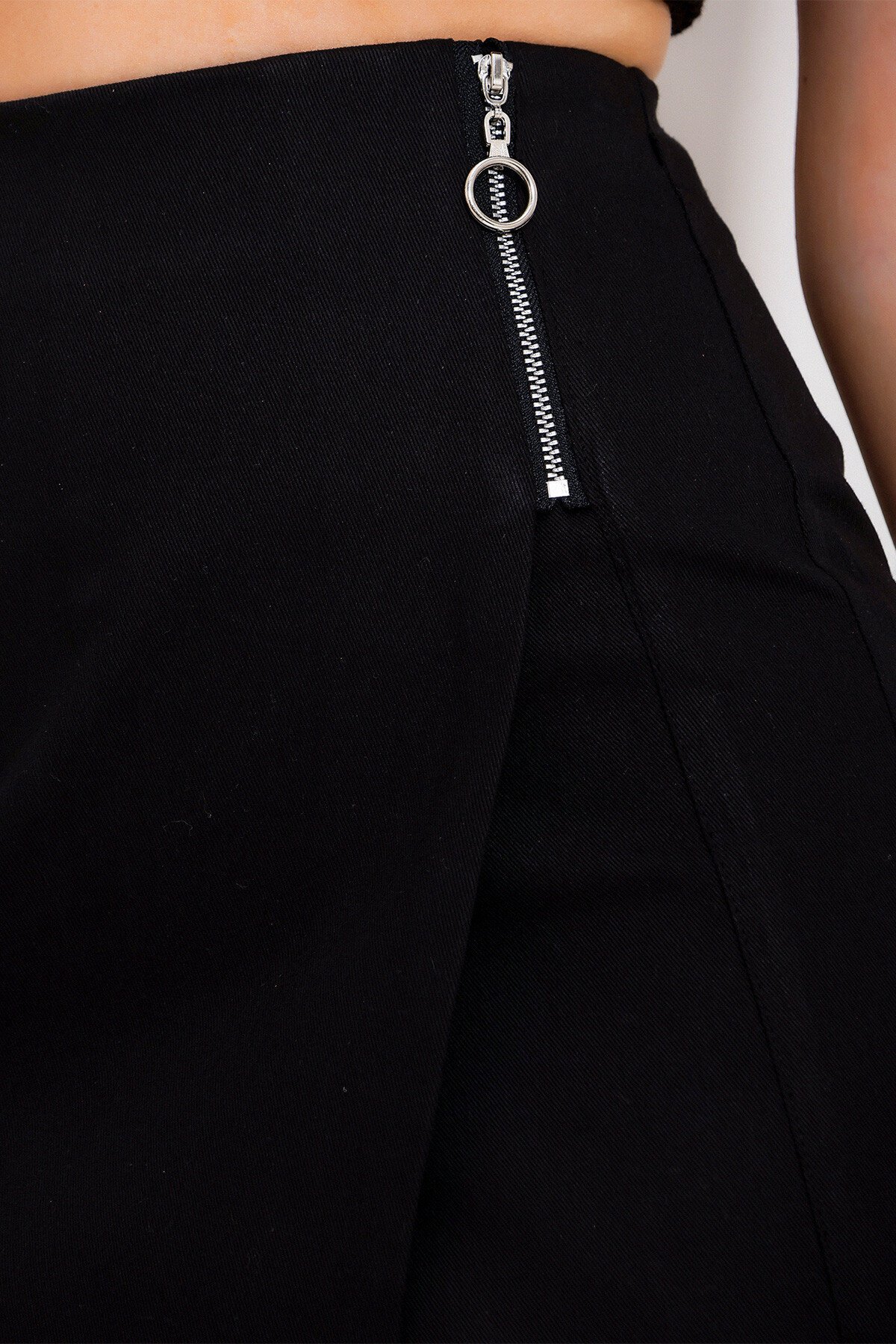 Siyah Fermuar Detaylı Gabardin Şort Etek
