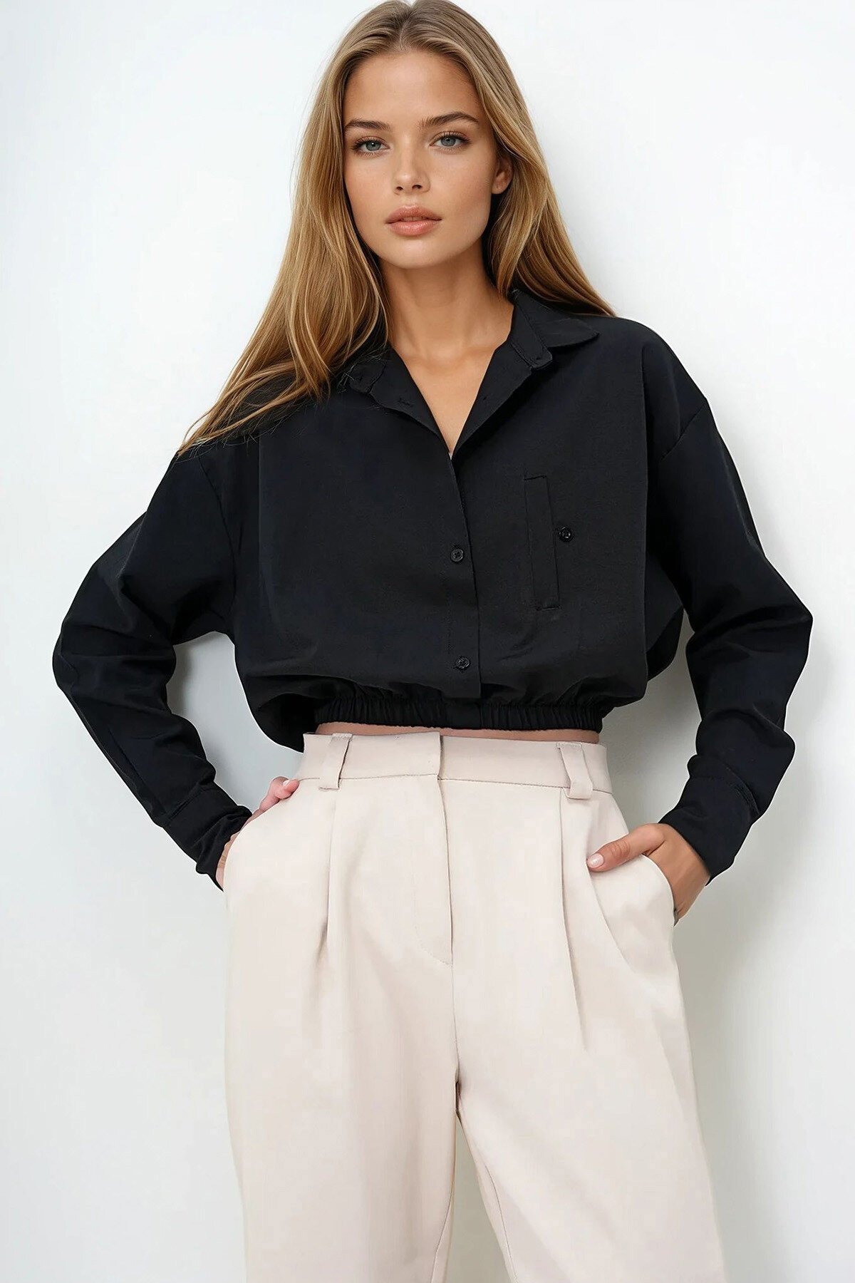 Siyah Geniş Manşetli Beli Lastikli Crop Poplin Gömlek