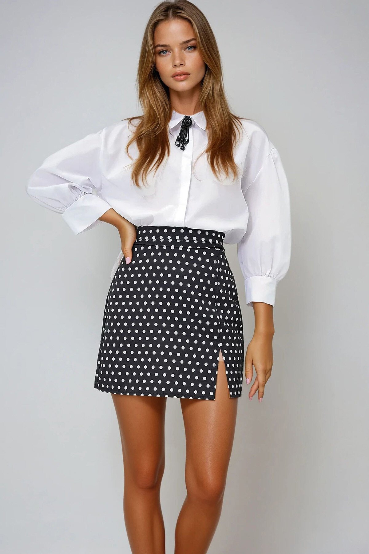 Siyah Gizli Fermuarlı Puantiye Desenli Yırtmaçlı Mini Etek