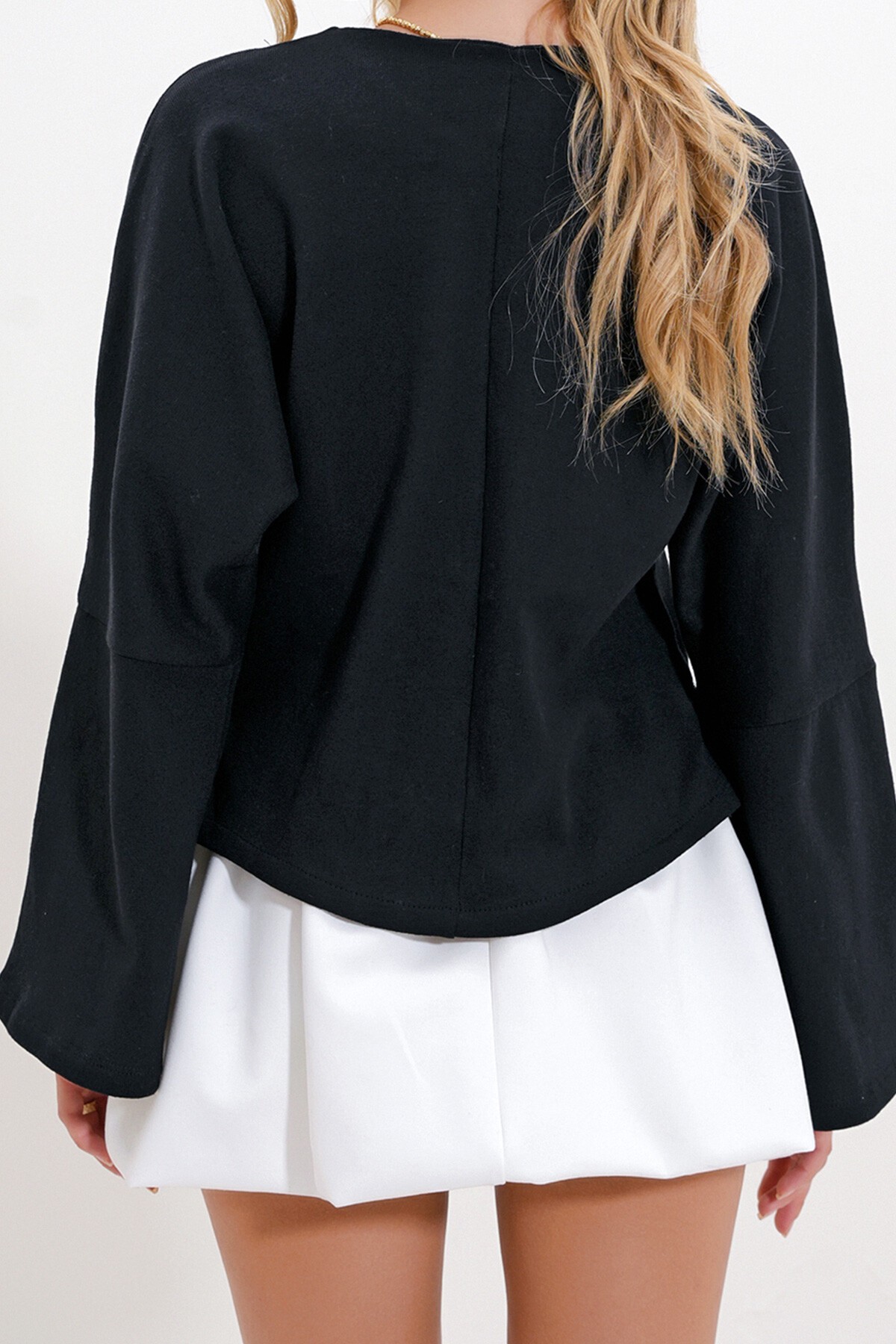 Siyah Gold Düğmeli Triko Hırka