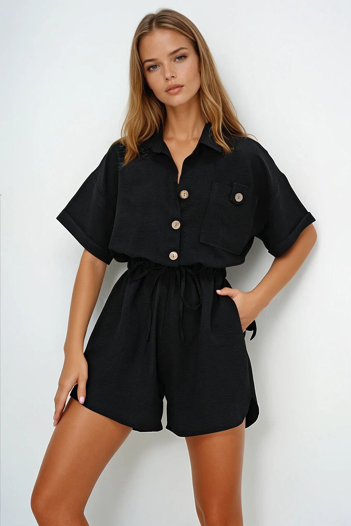 Siyah Gömlek Yaka Tek Cepli Beli Büzgülü Aerobin Şort Tulum
